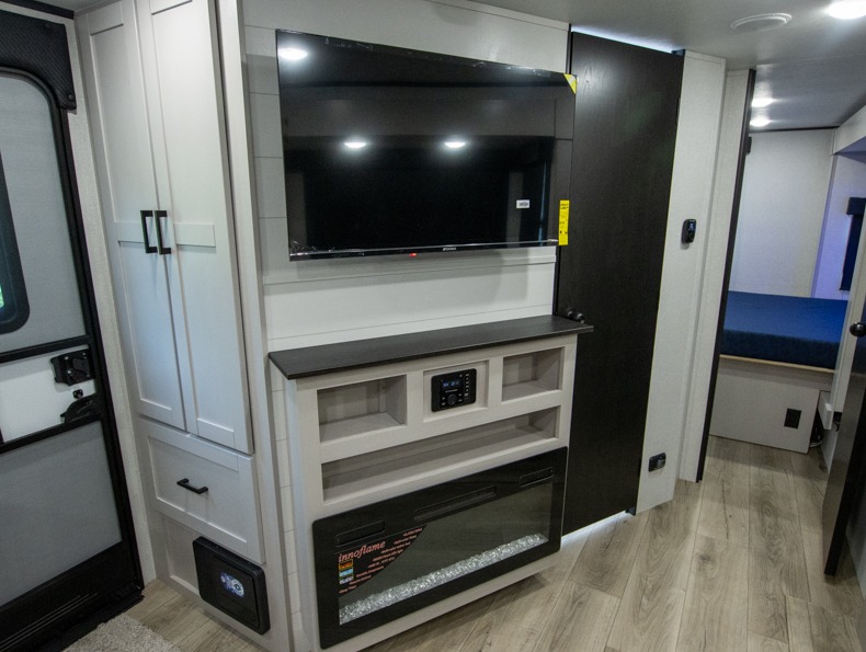 2026 Jayco Jay Feather 24FK, $ 35,999