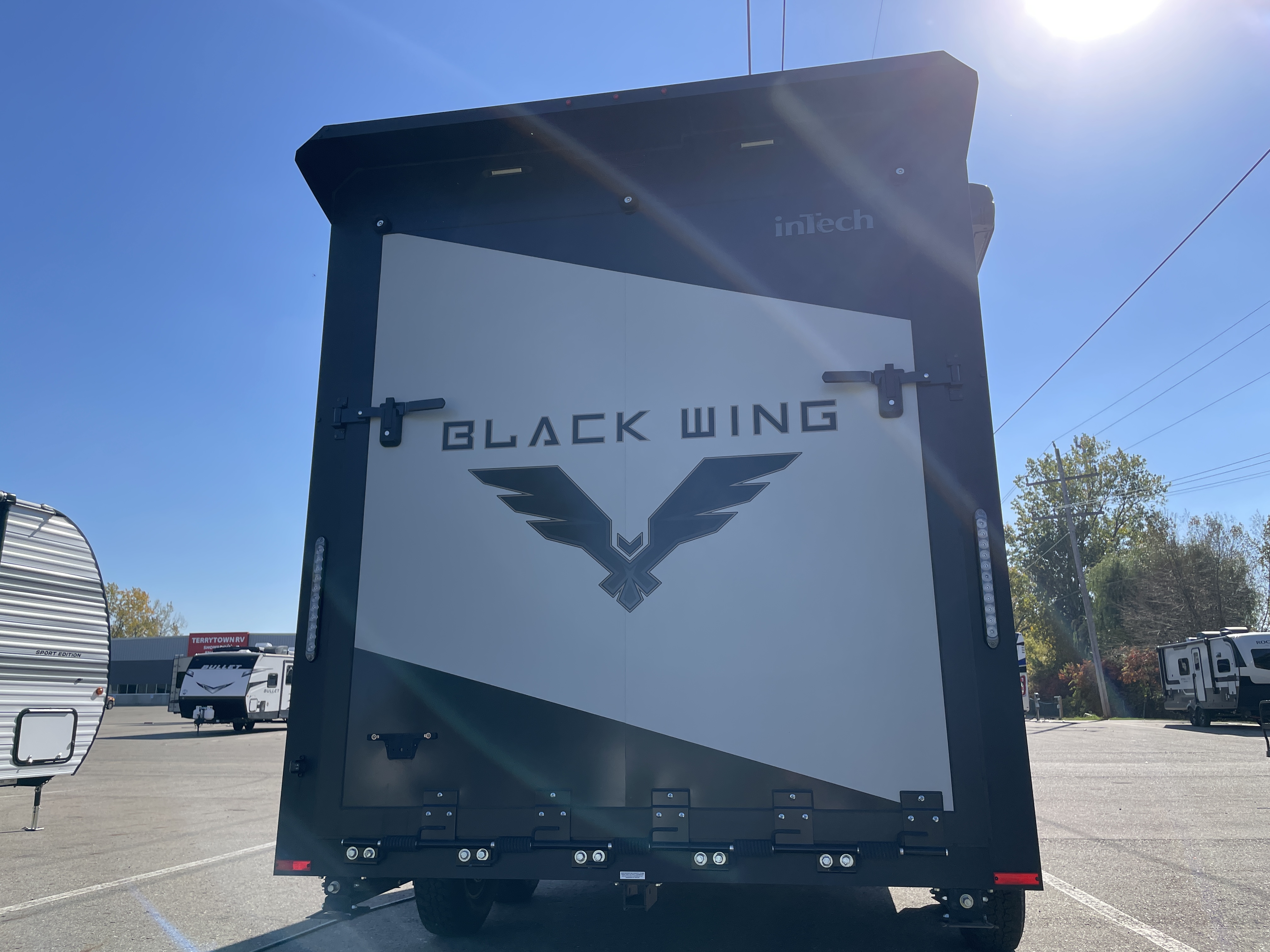 2027 inTech RV Black Wing 724-X, $ 62,410
