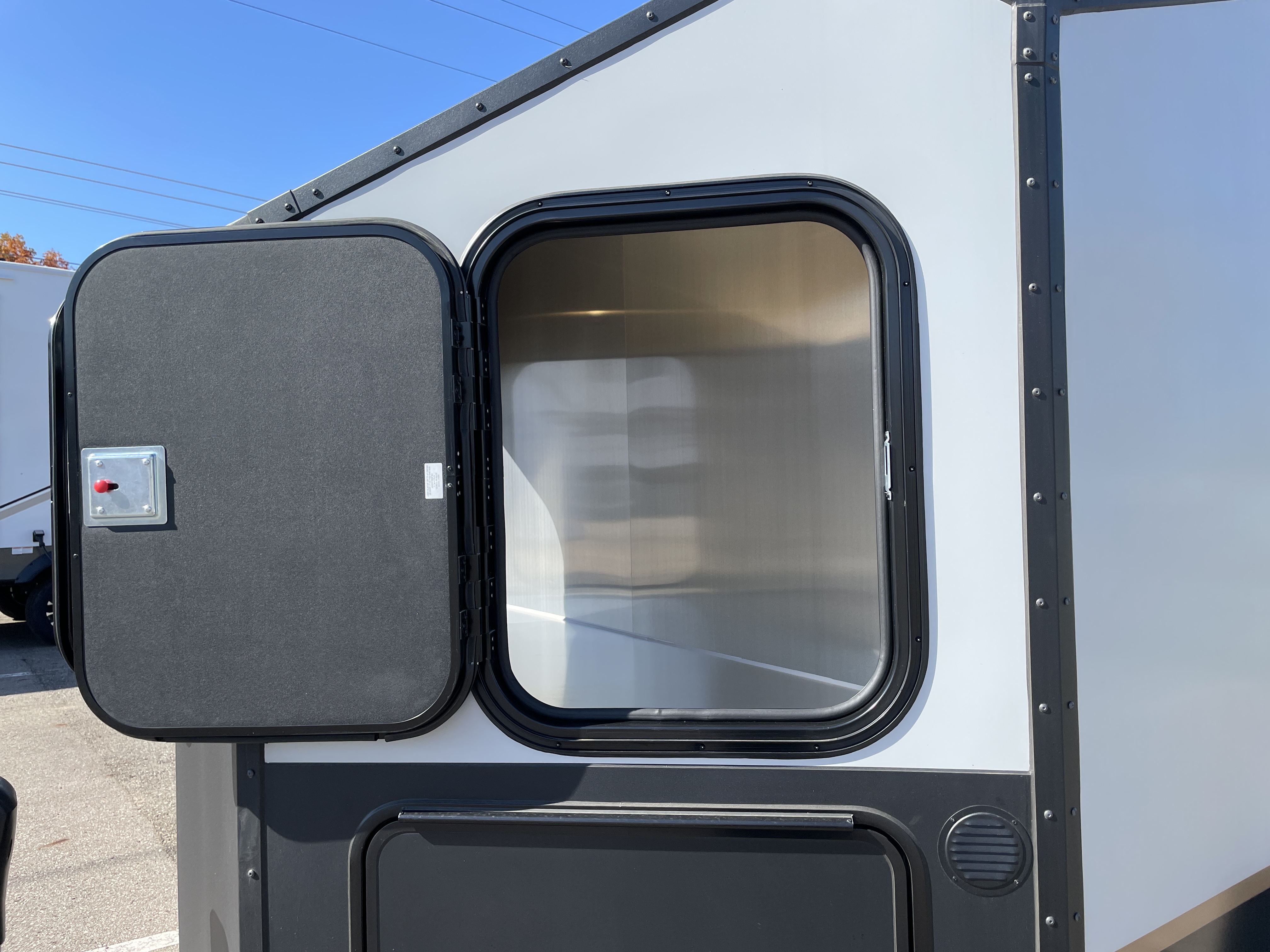 2027 inTech RV Black Wing 724-X, $ 62,410