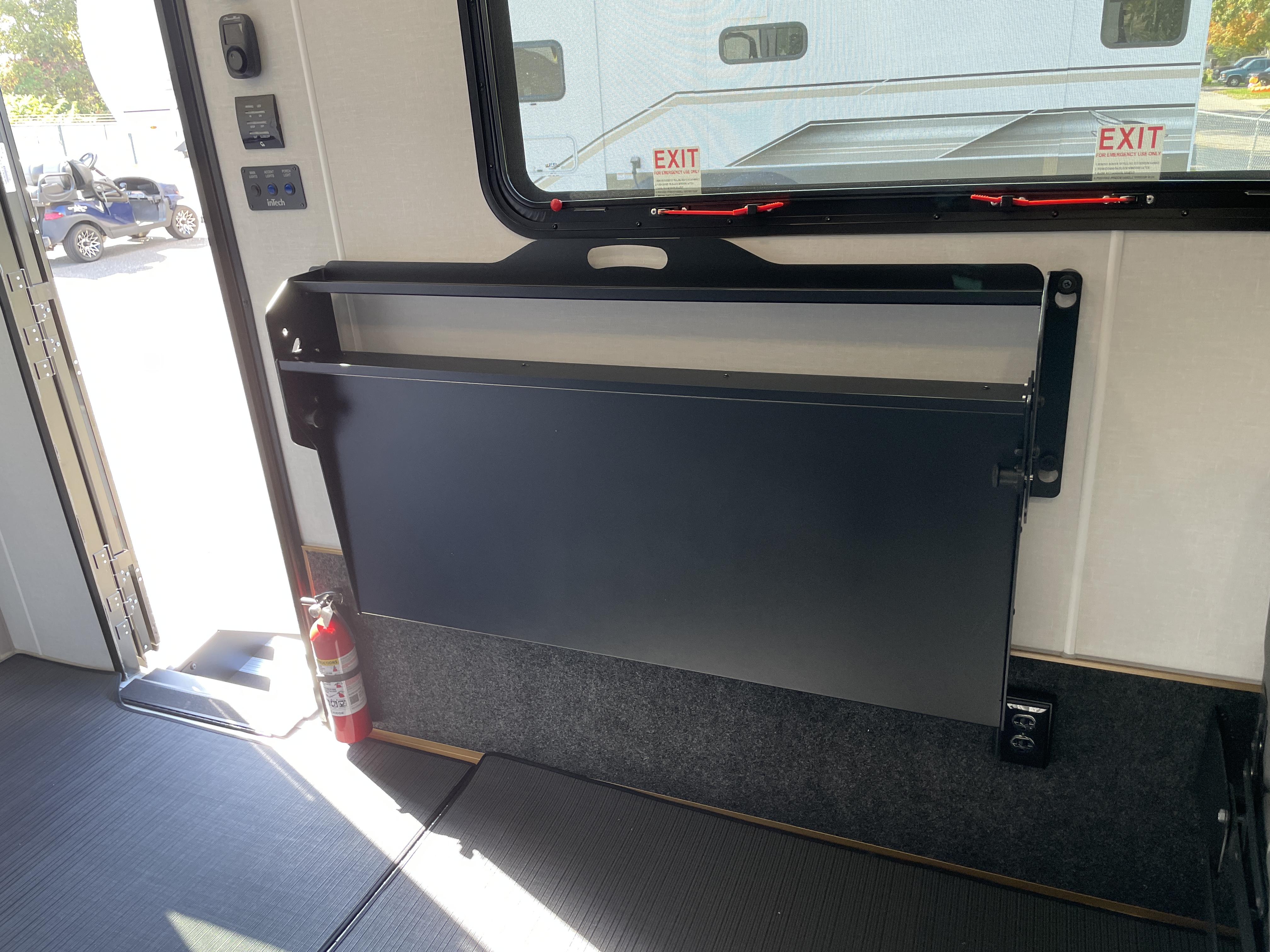 2027 inTech RV Black Wing 724-X, $ 62,410