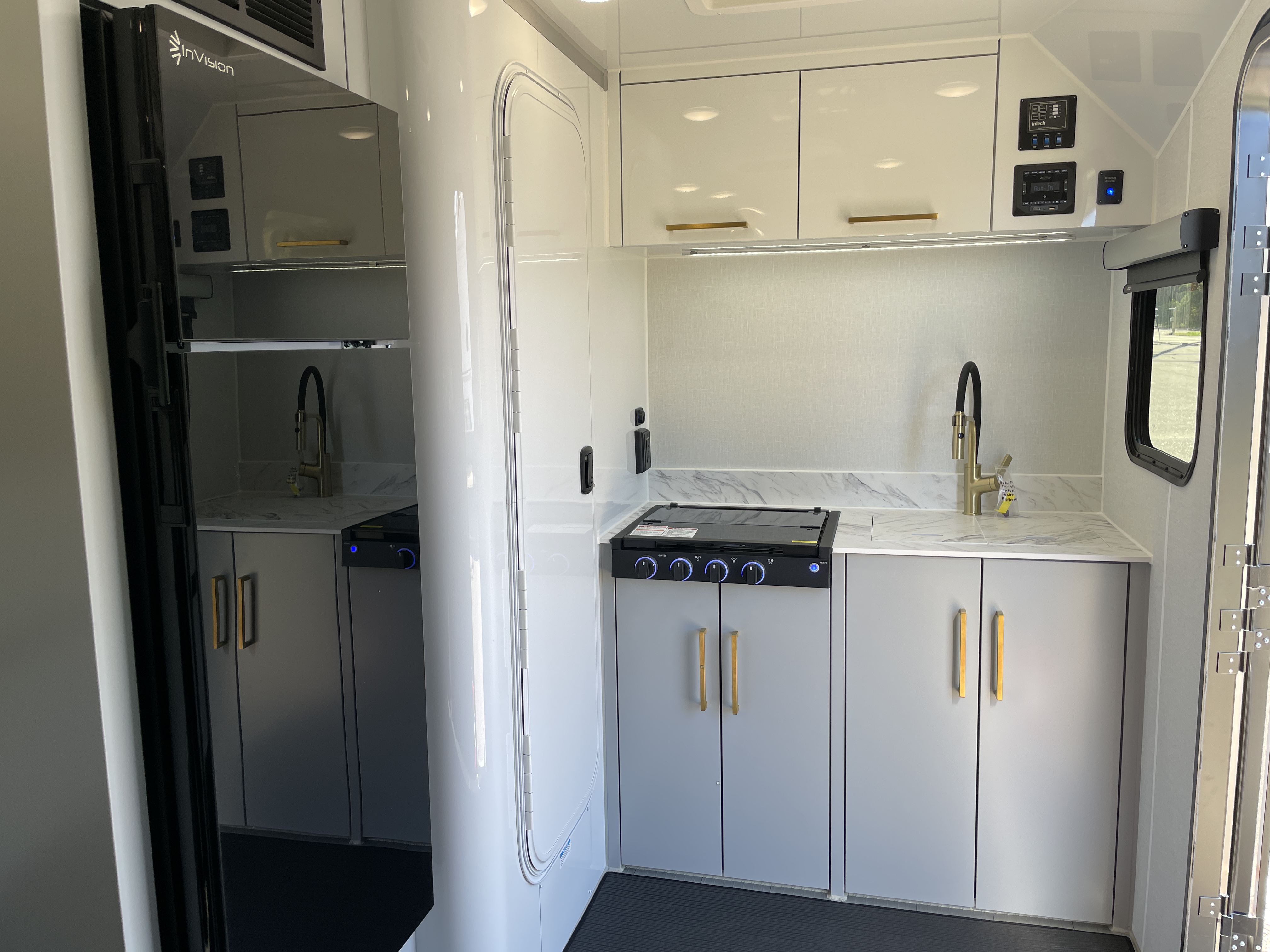 2027 inTech RV Black Wing 724-X, $ 62,410