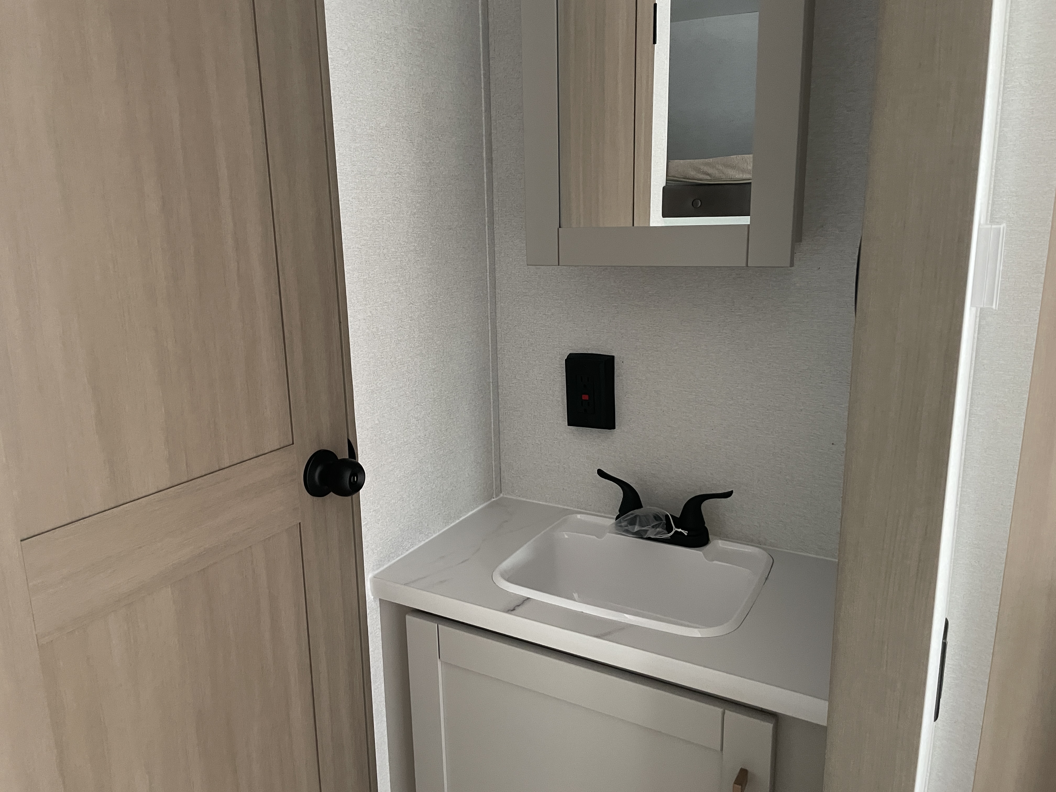 2027 Jayco Jay Flight 261BHS, $ 26,999