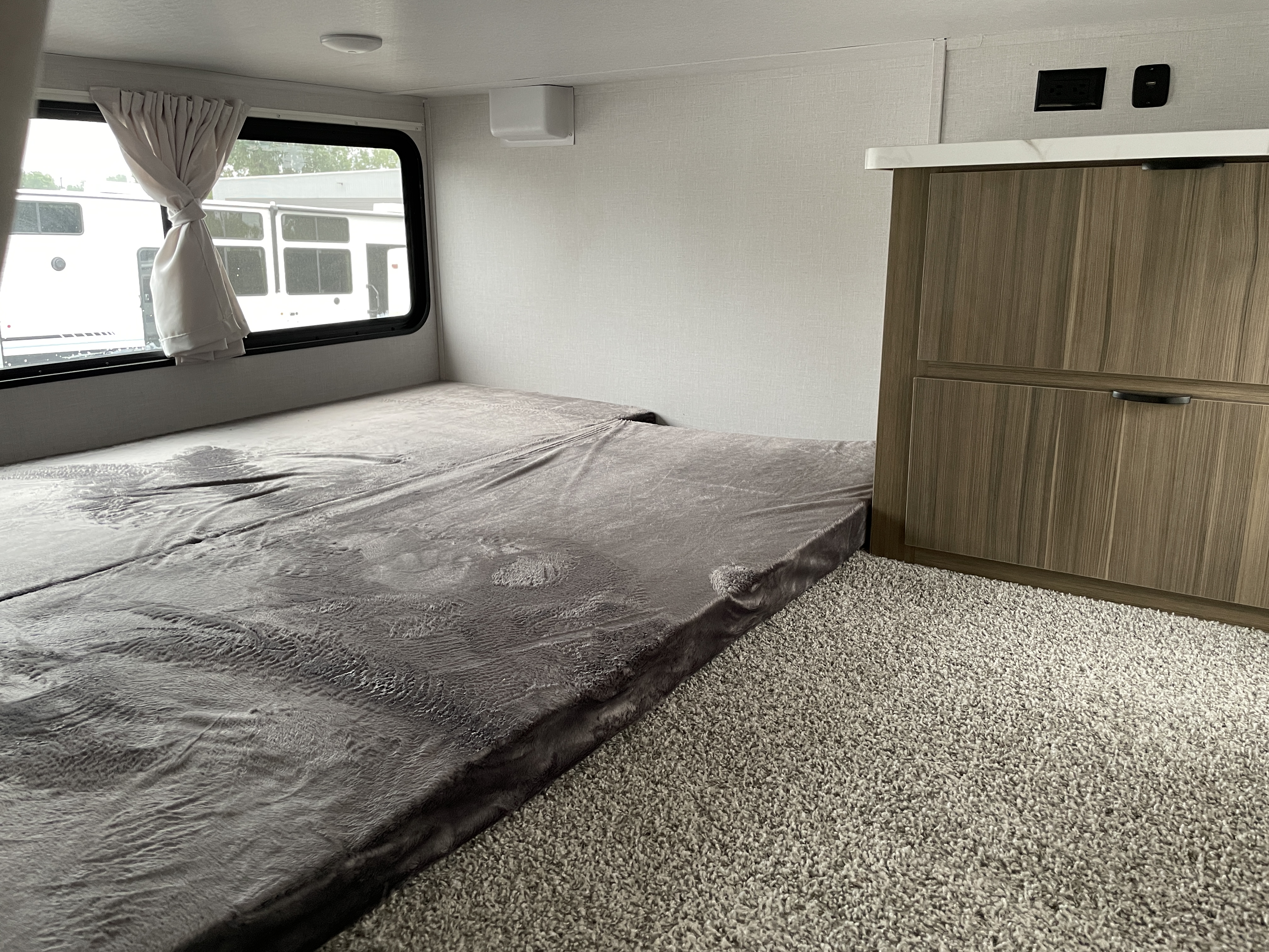 2027 Forest River Salem Grand Villa 42ZEN, $ 74,999
