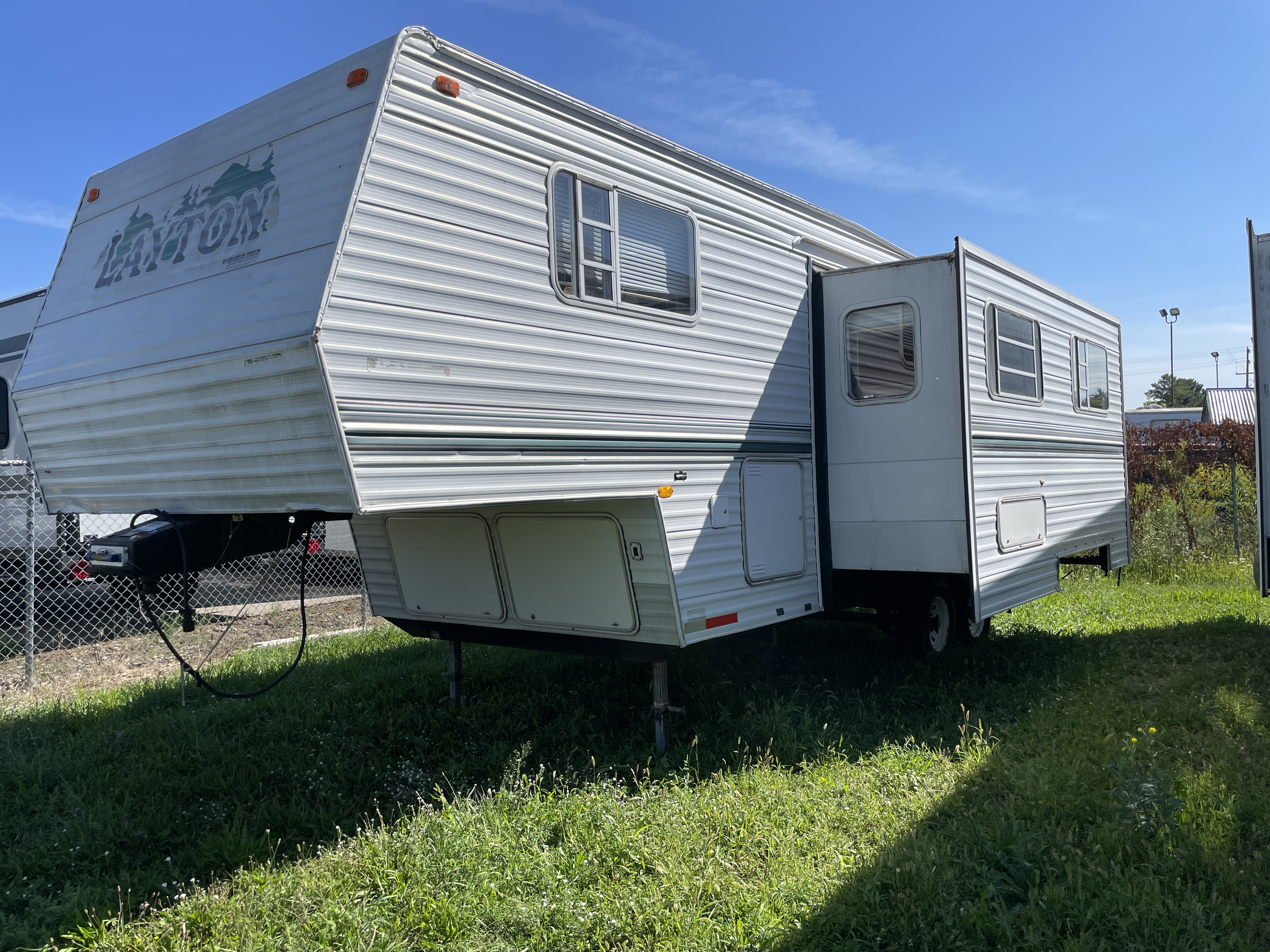2000 Skyline Layton 2655, $ 2,495