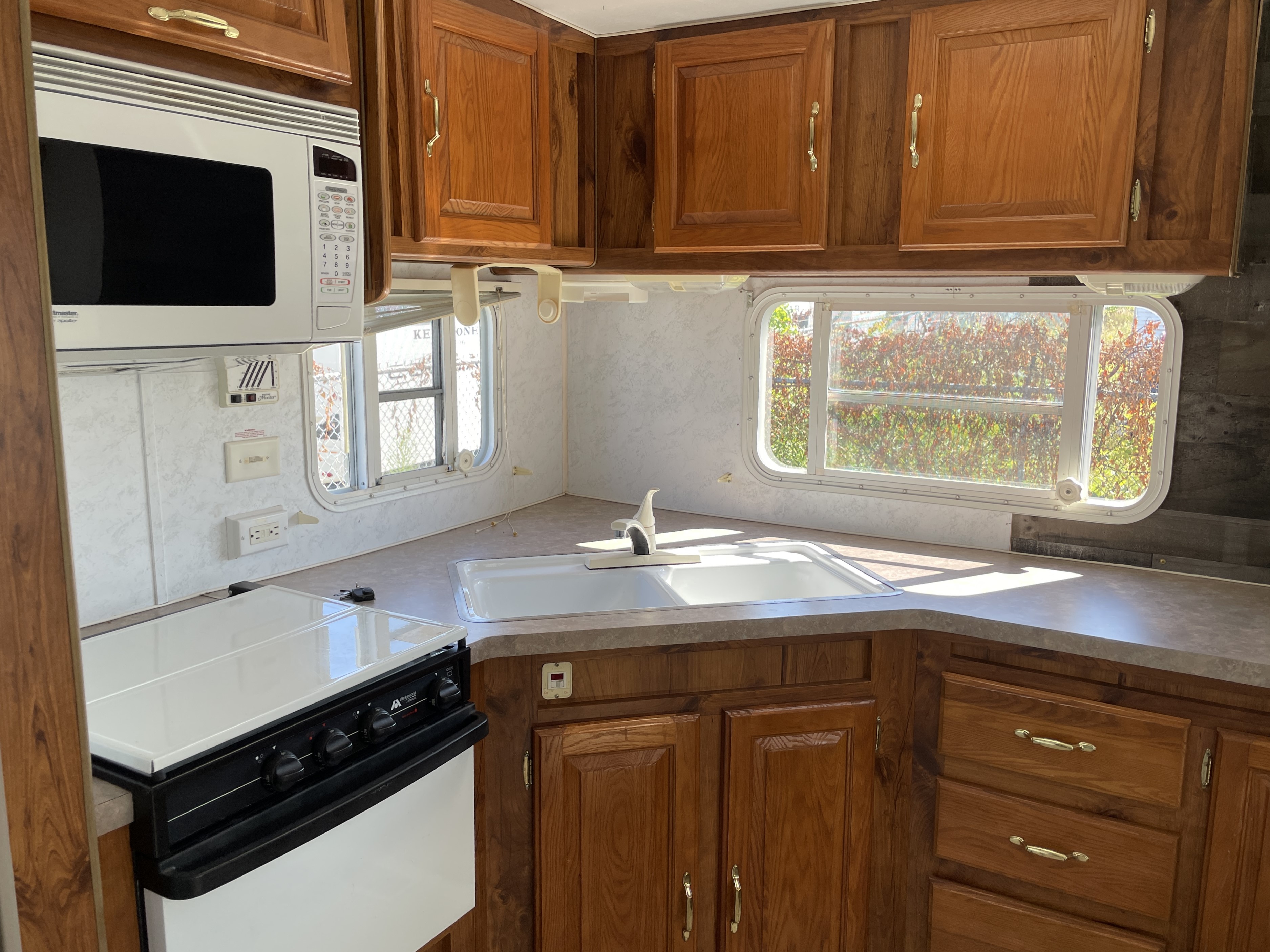 2000 Skyline Layton 2655, $ 2,495