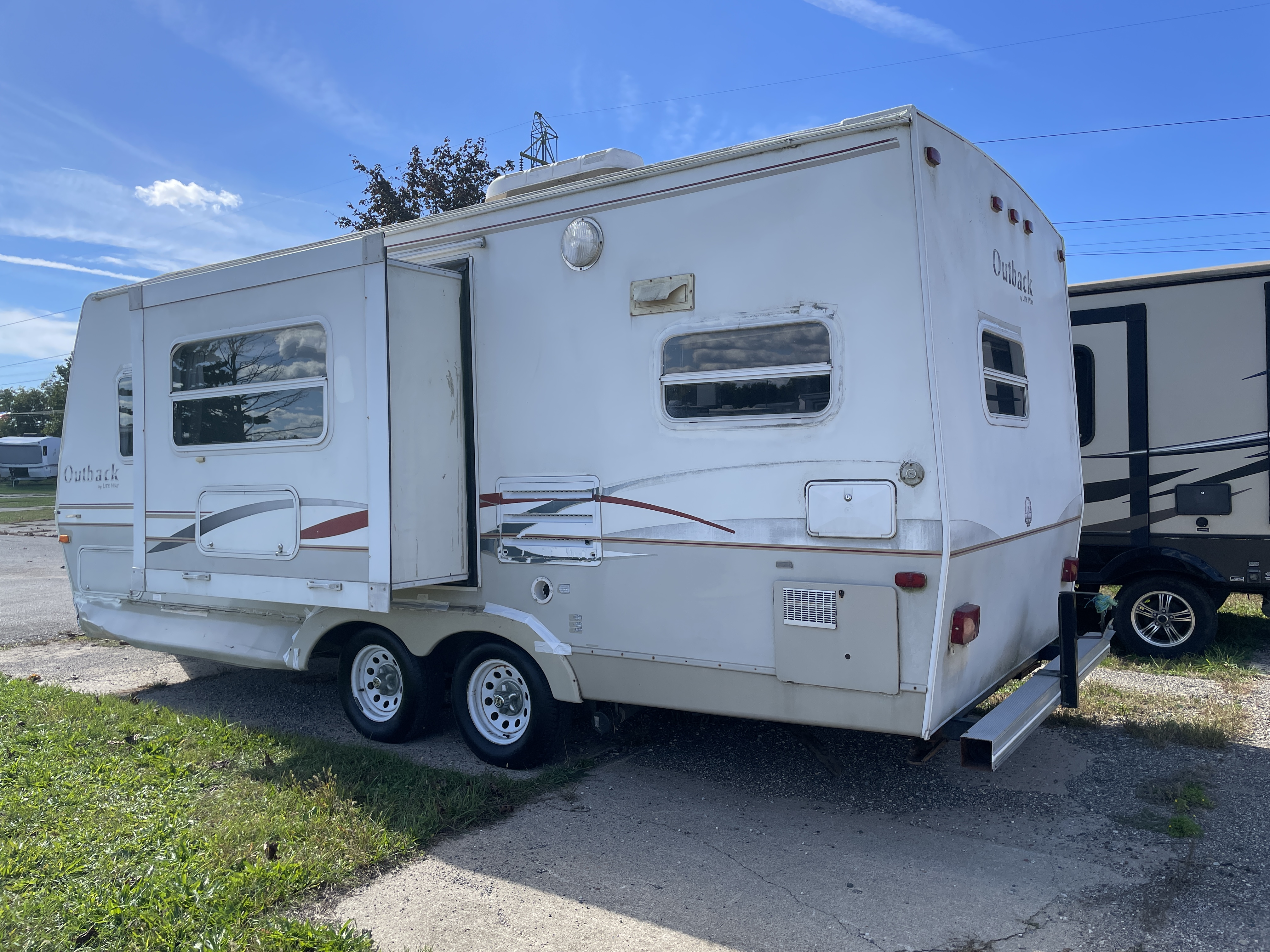 2002 Keystone Outback 23FB, $ 1,995