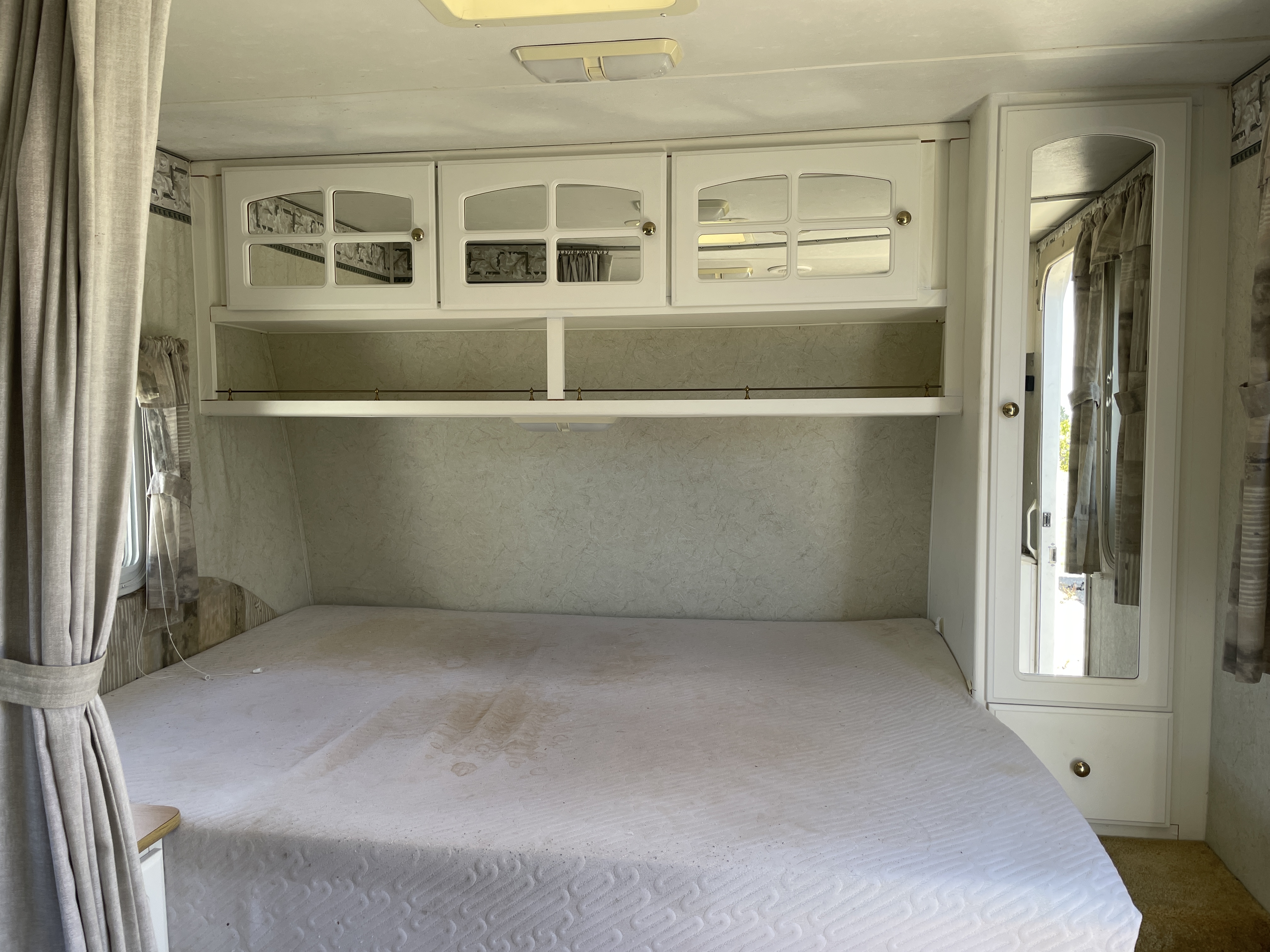 2002 Keystone Outback 23FB, $ 1,995