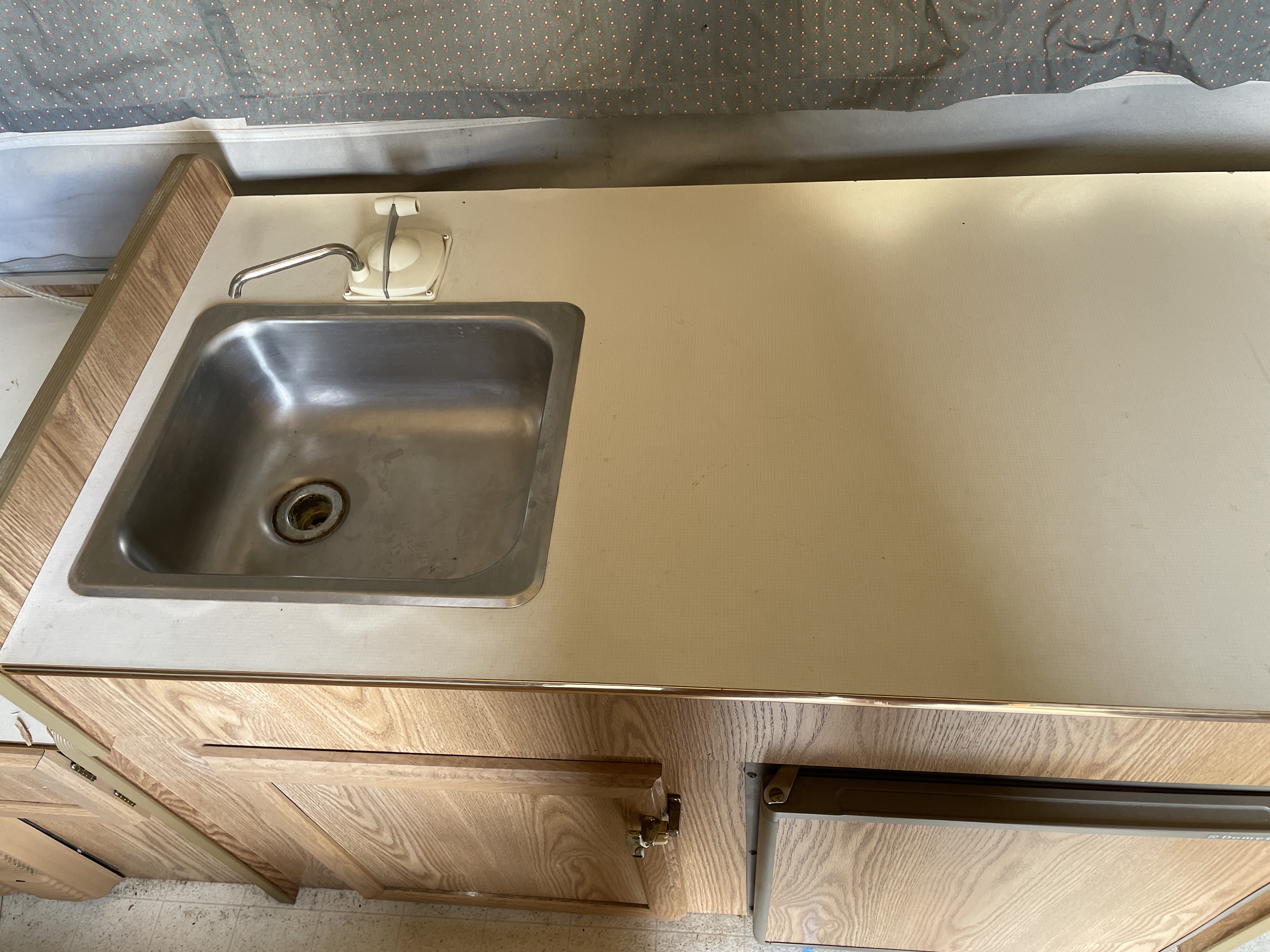1995 Dutchmen Dutchmen 1203, $ 750