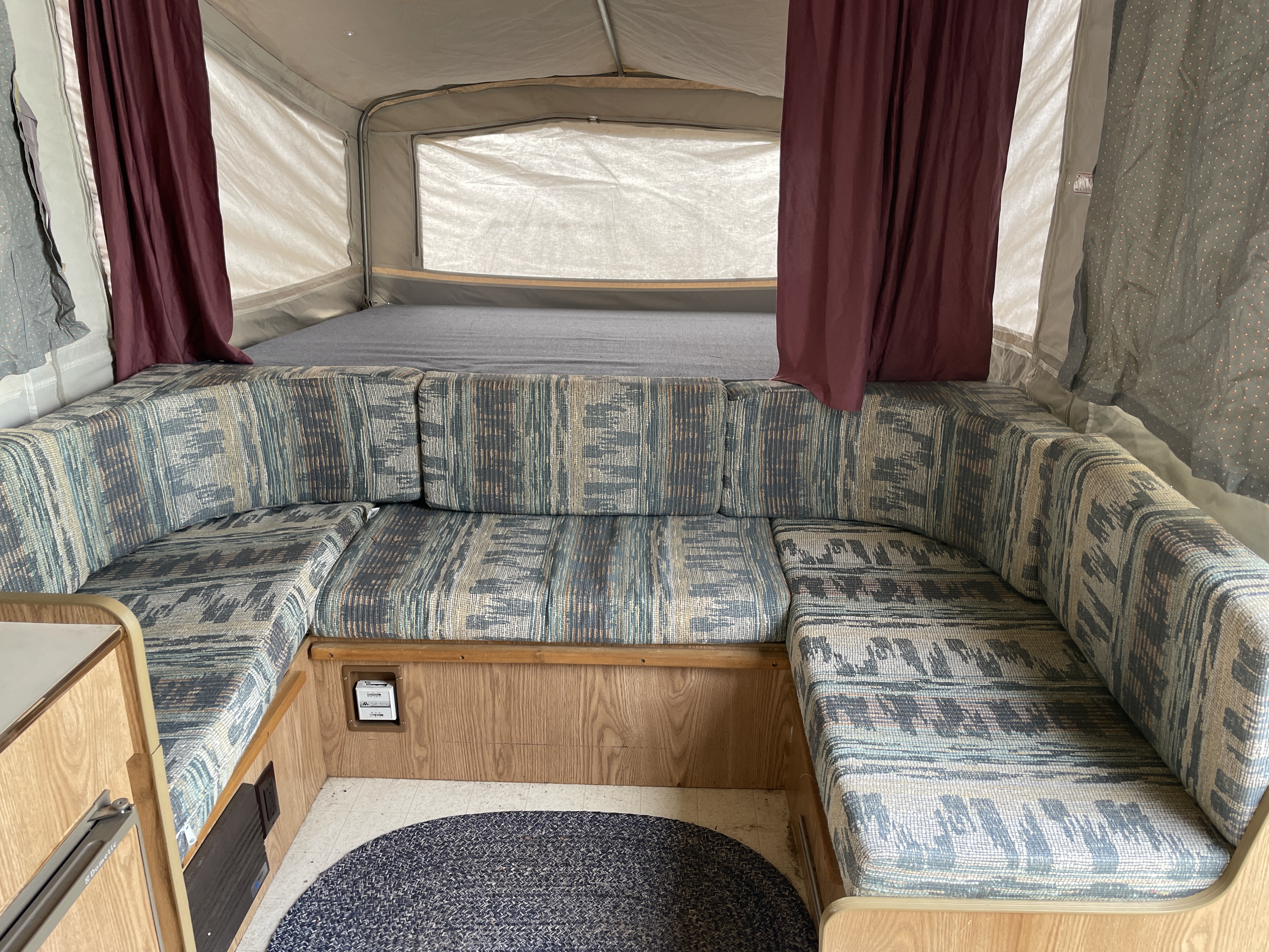 1995 Dutchmen Dutchmen 1203, $ 750