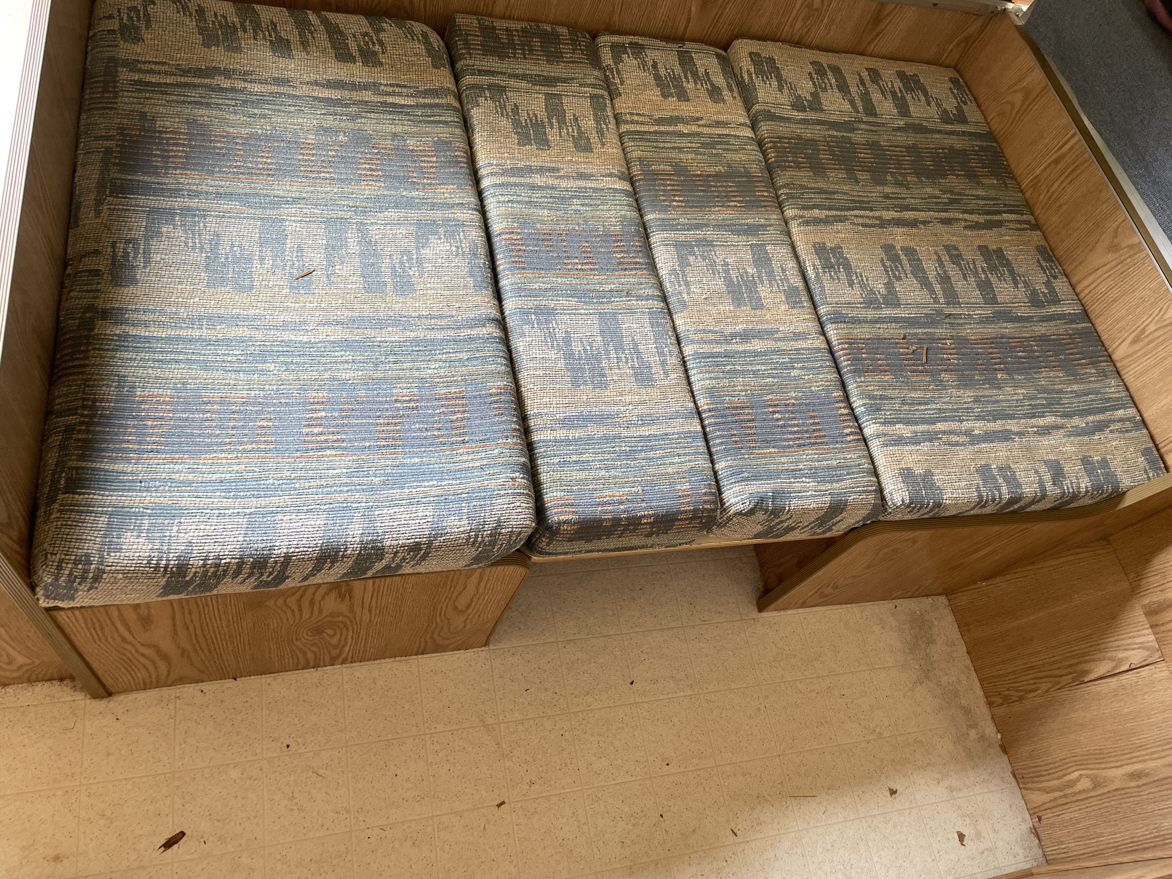 1995 Dutchmen Dutchmen 1203, $ 750