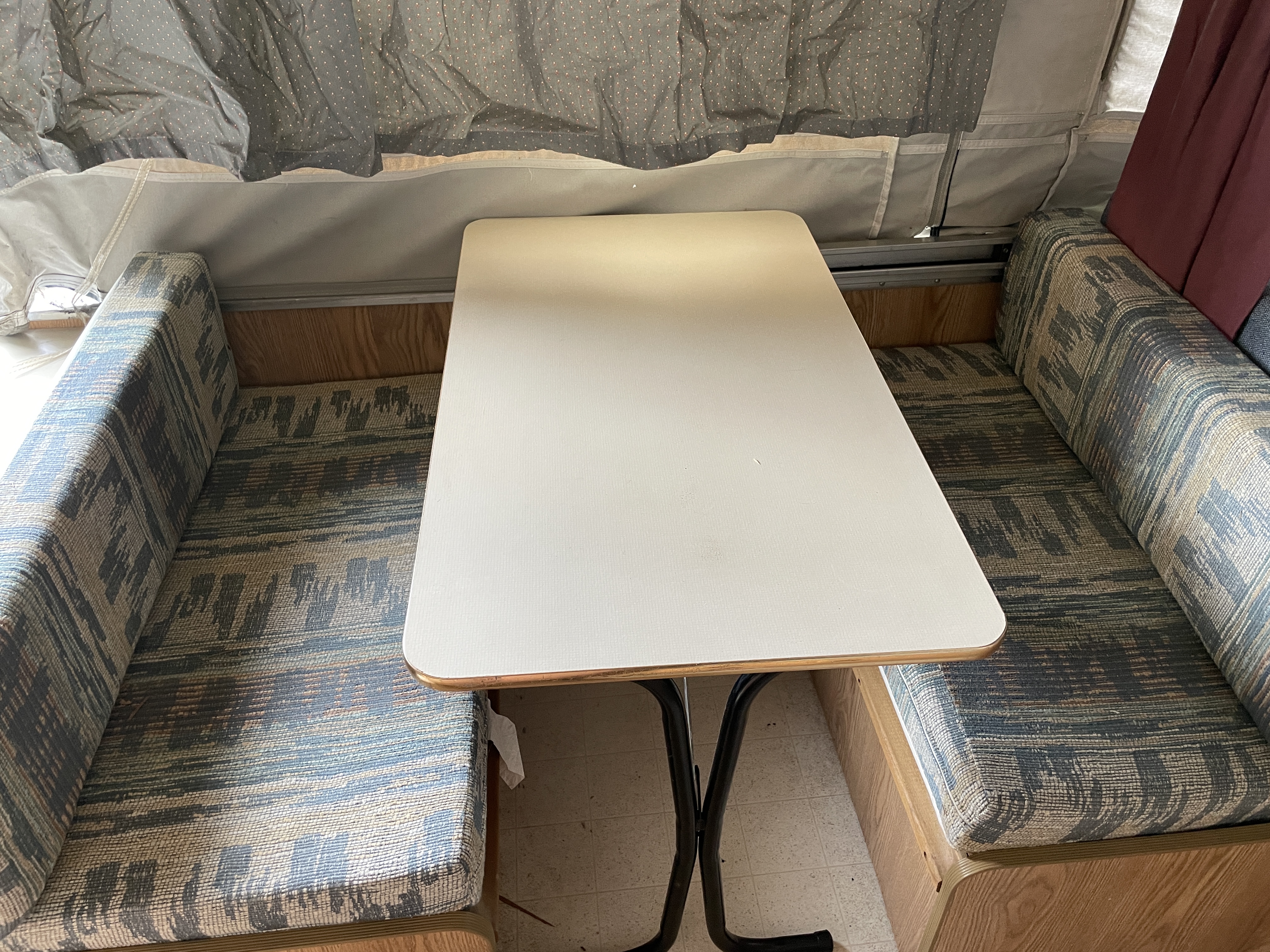 1995 Dutchmen Dutchmen 1203, $ 750