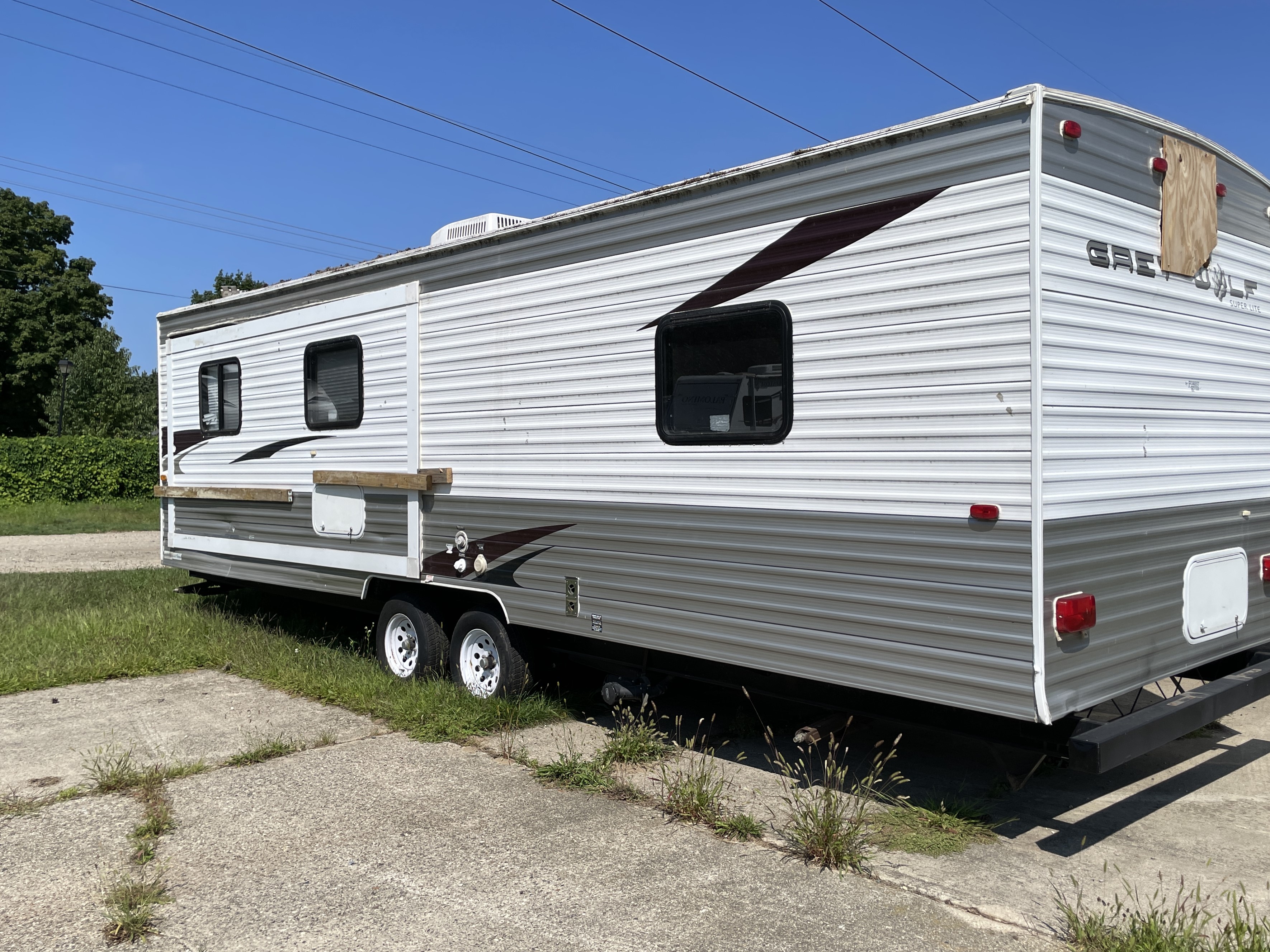 2010 Forest River Cherokee Grey Wolf 27V, $ 2,495