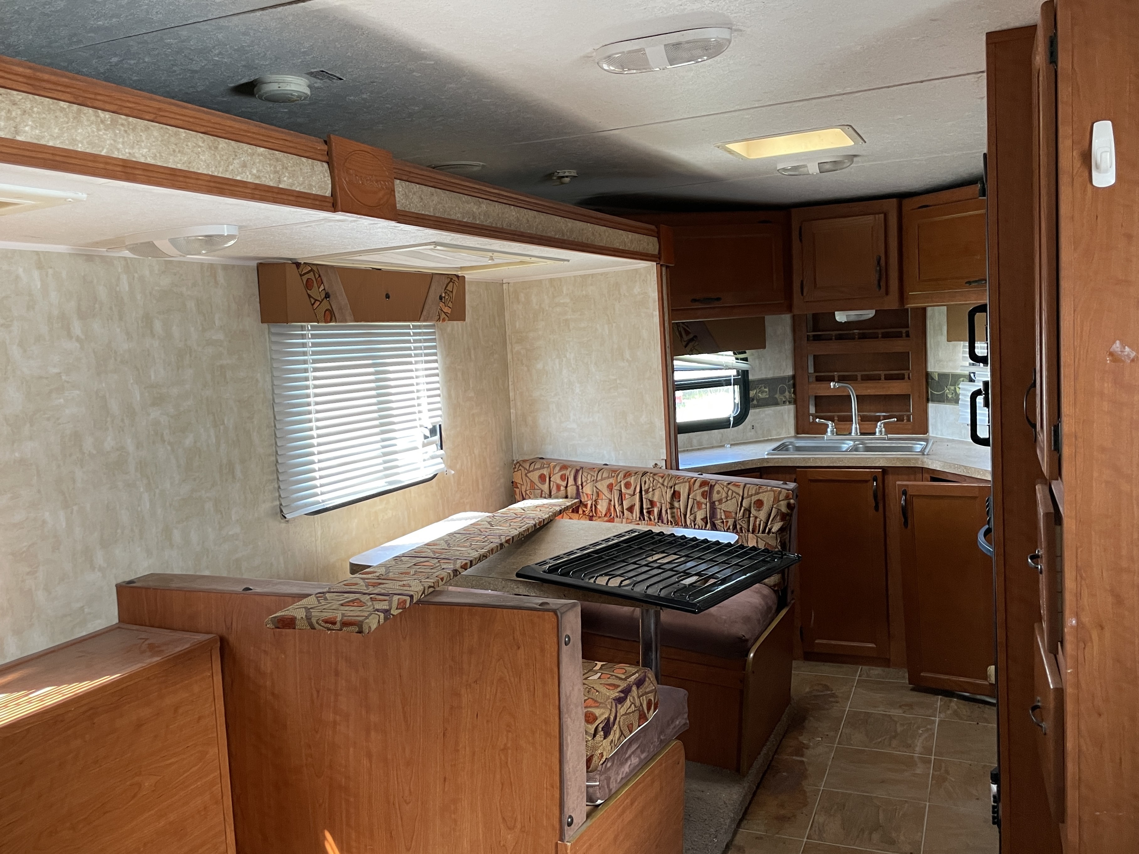 2010 Forest River Cherokee Grey Wolf 27V, $ 2,495