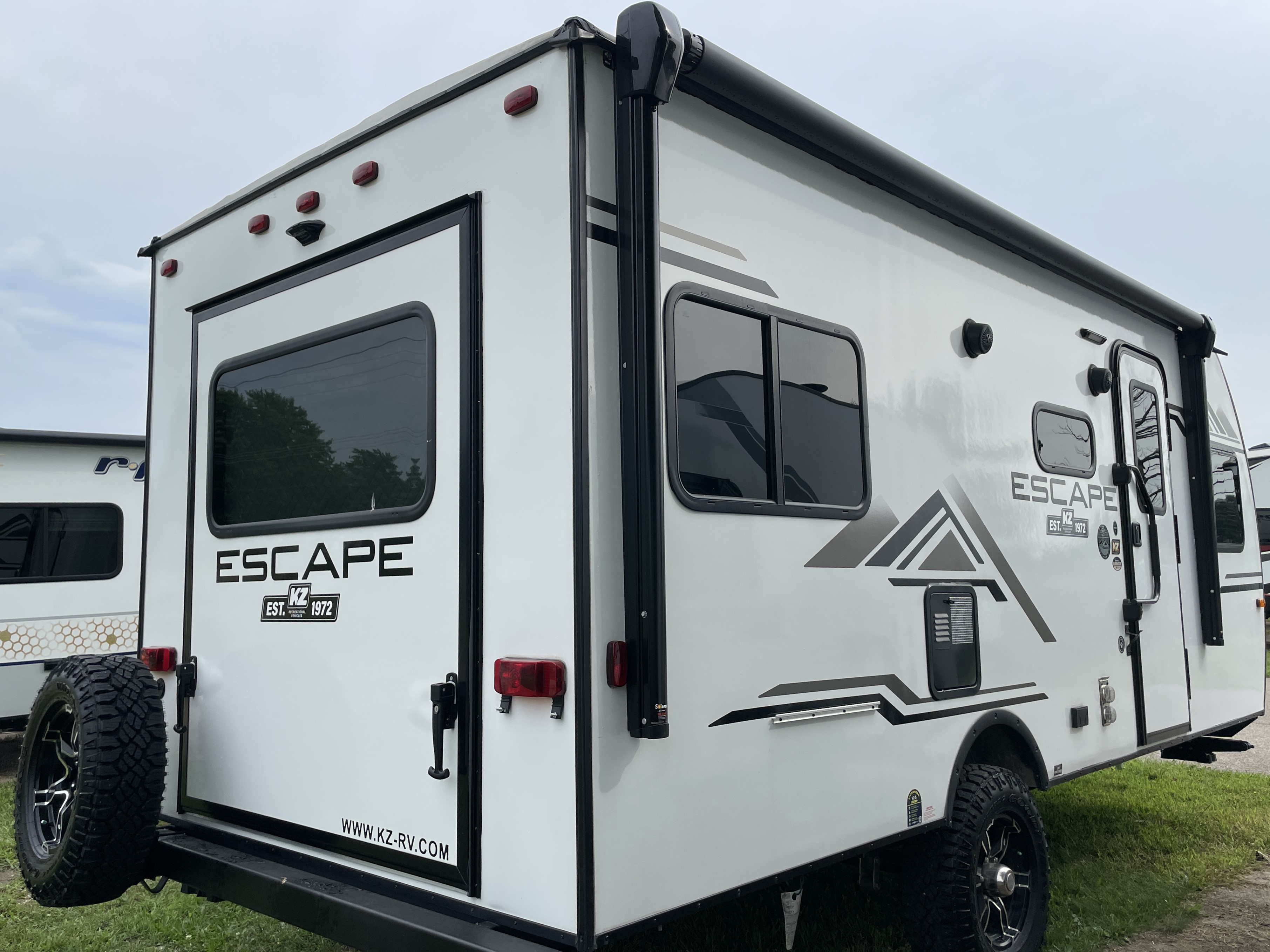 2022 KZ Escape E181RB, $ 16,990