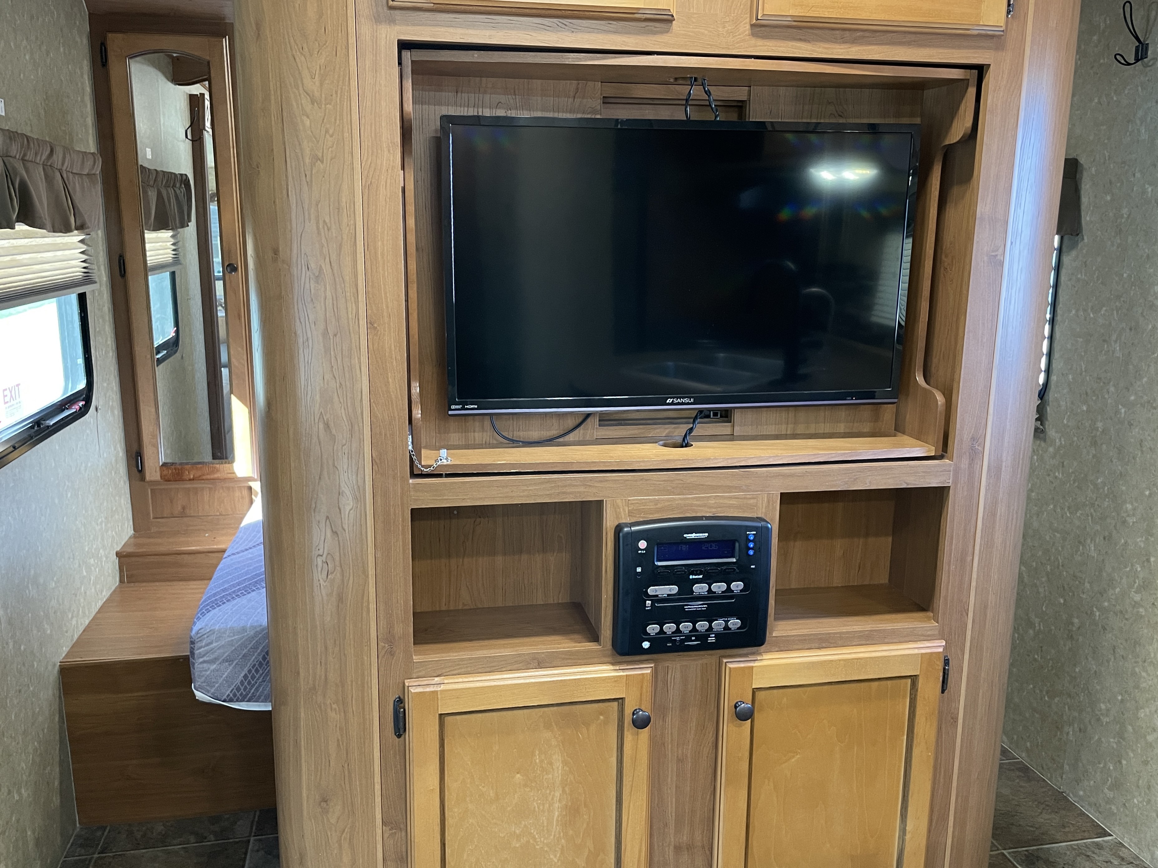 2013 CrossRoads Sunset Trail Super Lite ST300BH, $ 8,495