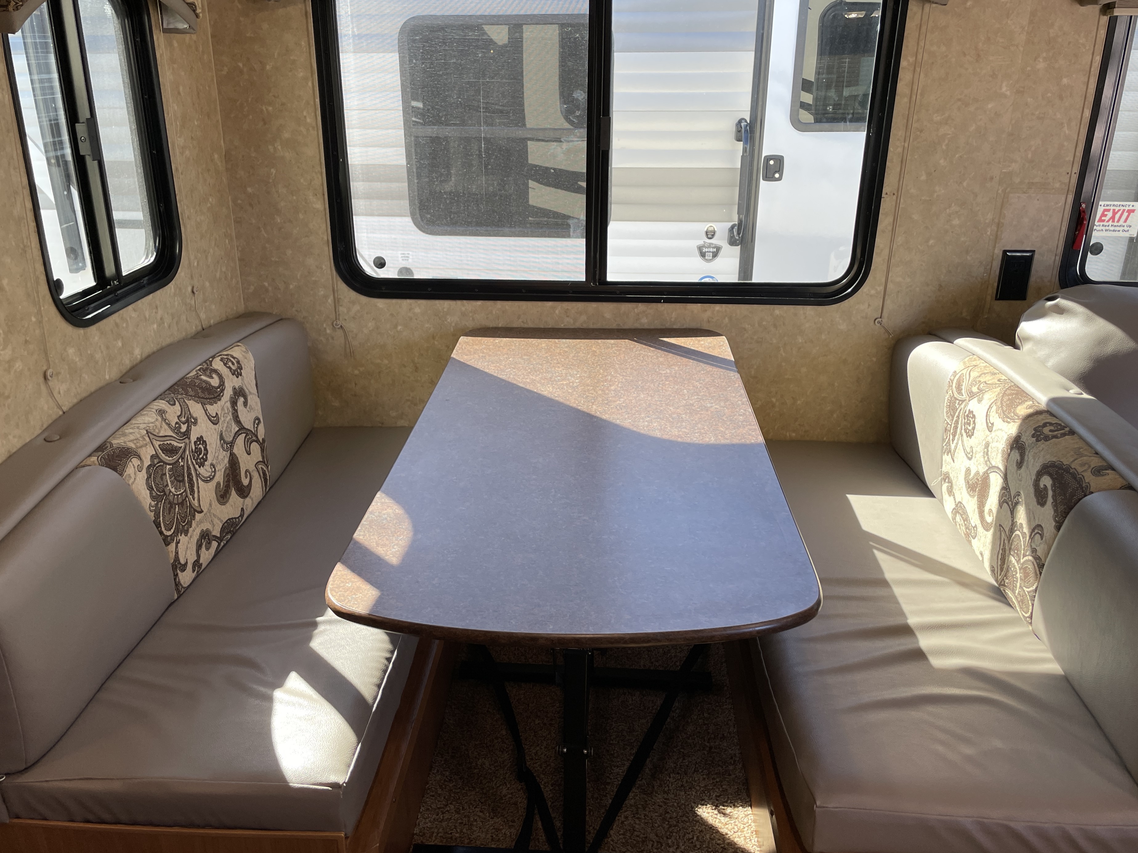 2013 CrossRoads Sunset Trail Super Lite ST300BH, $ 8,495