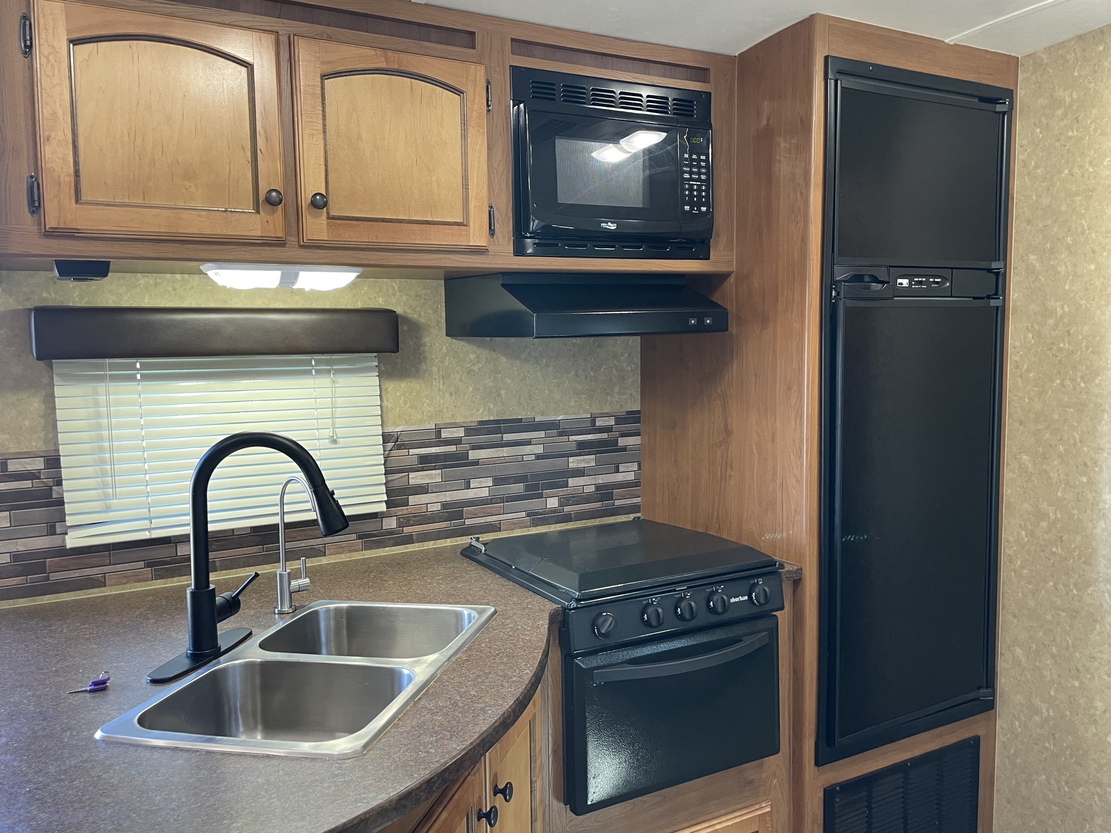 2013 CrossRoads Sunset Trail Super Lite ST300BH, $ 8,495
