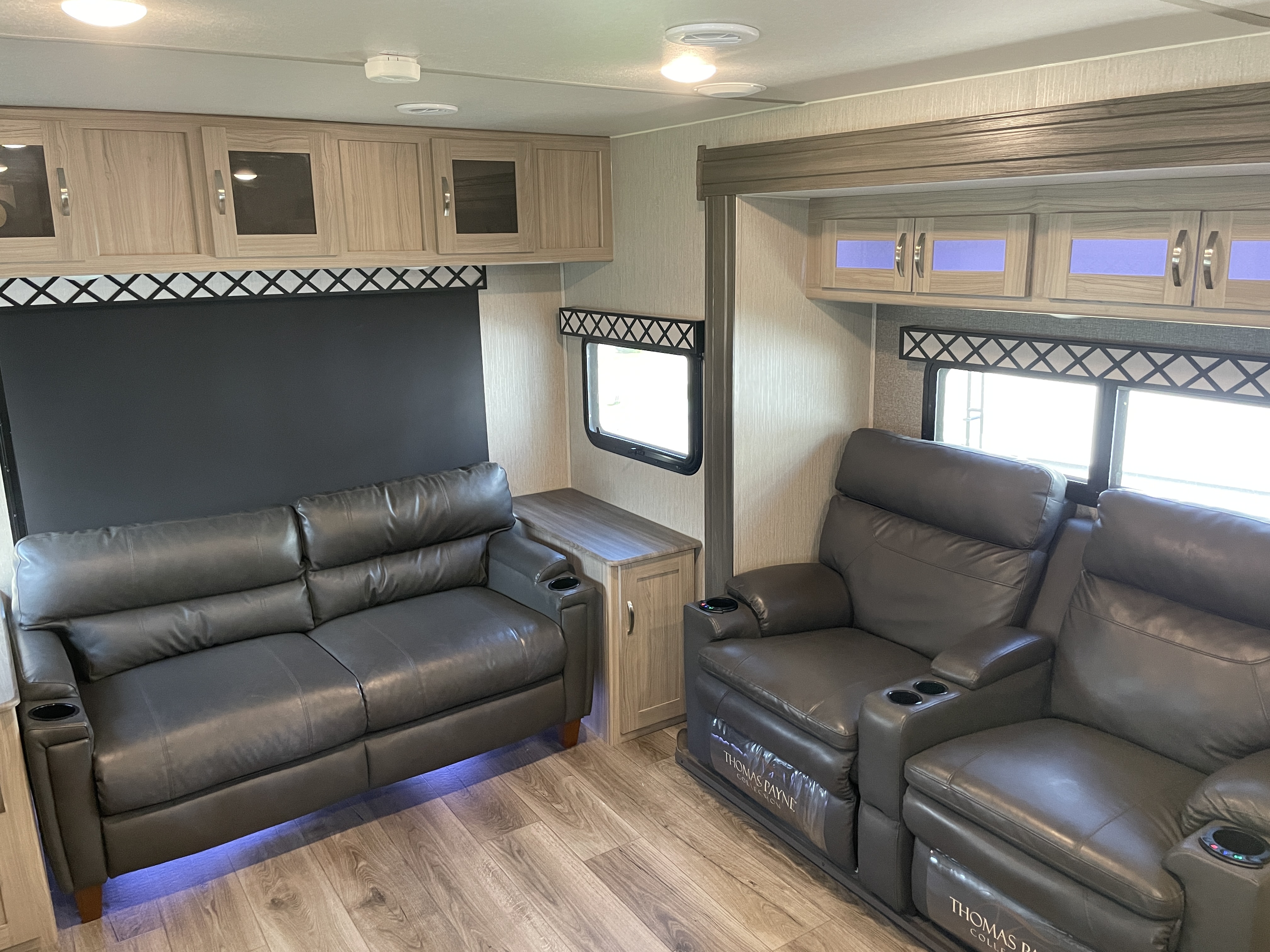 2021 Coachmen Freedom Express Liberty Edition 324R, $ 31,490