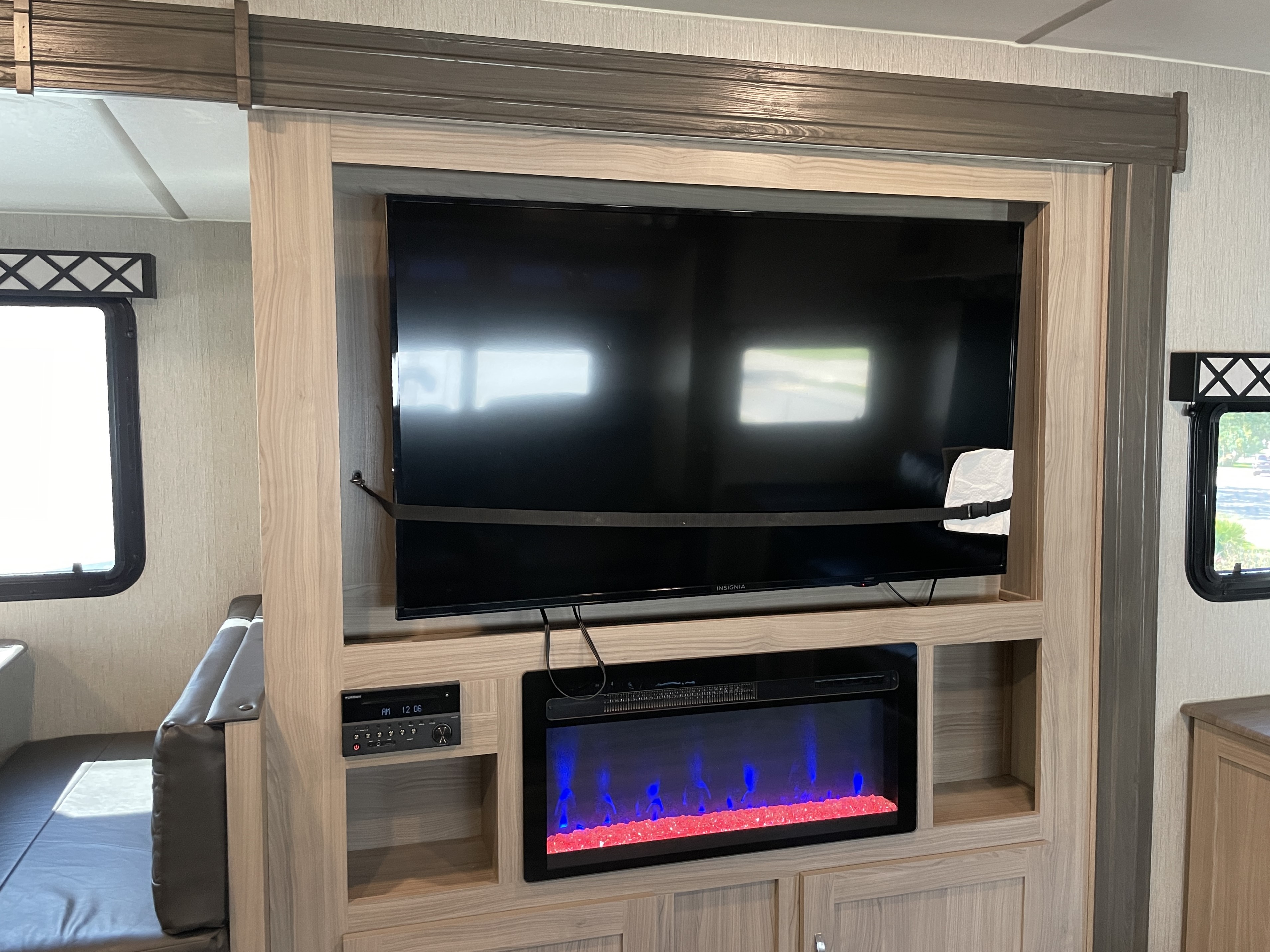 2021 Coachmen Freedom Express Liberty Edition 324R, $ 31,490