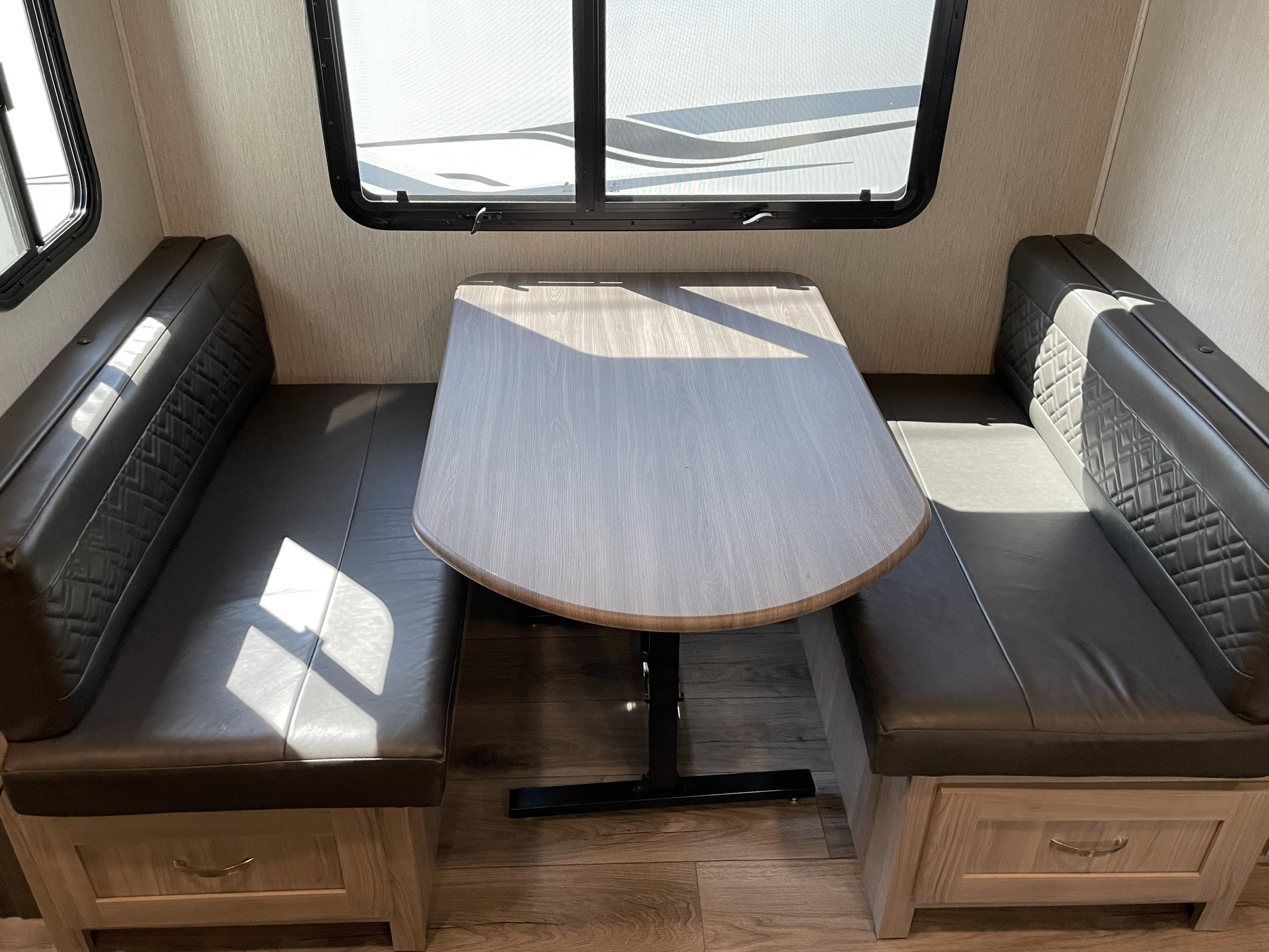 2021 Coachmen Freedom Express Liberty Edition 324R, $ 31,490