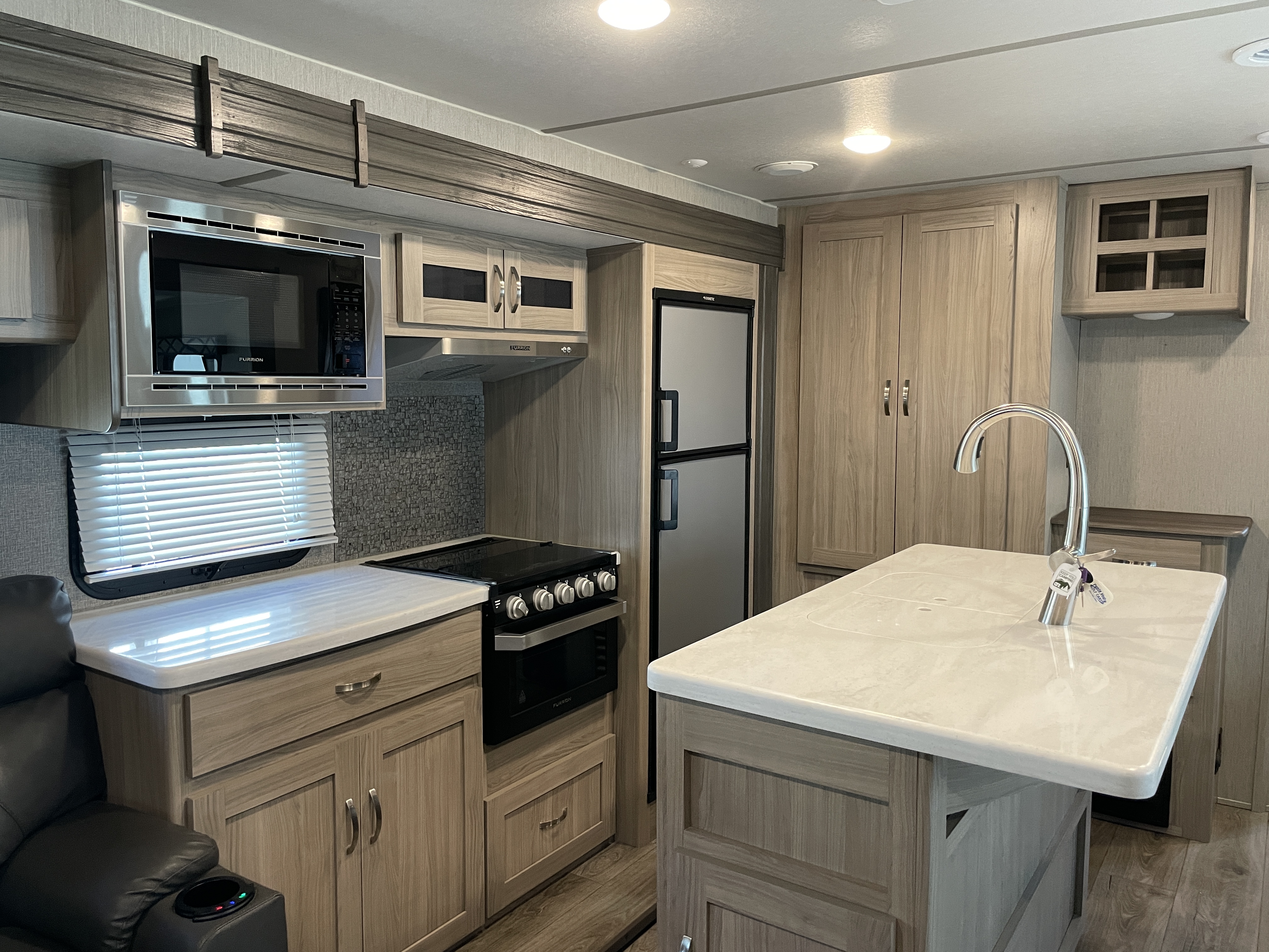 2021 Coachmen Freedom Express Liberty Edition 324R, $ 31,490