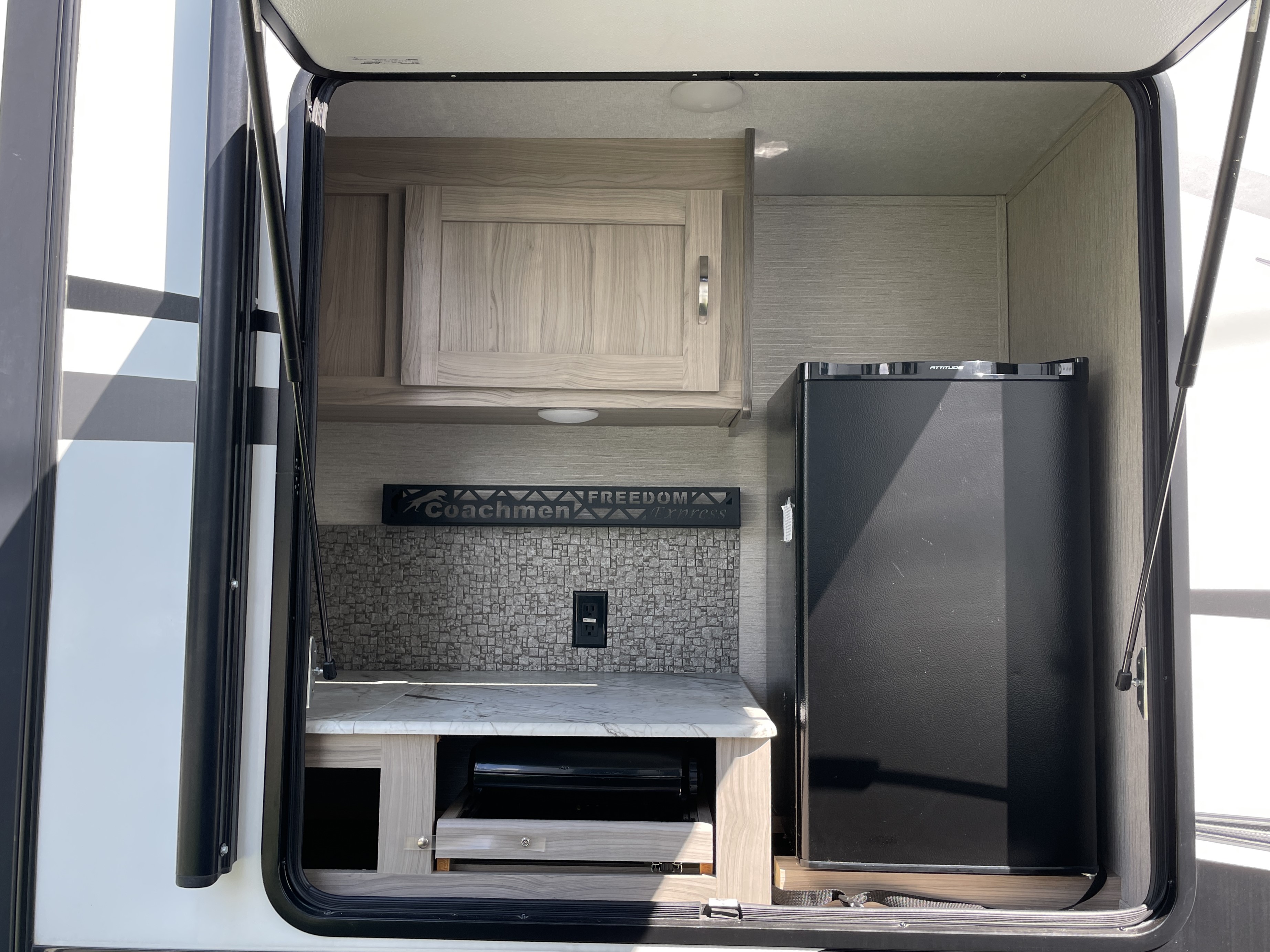 2021 Coachmen Freedom Express Liberty Edition 324R, $ 31,490