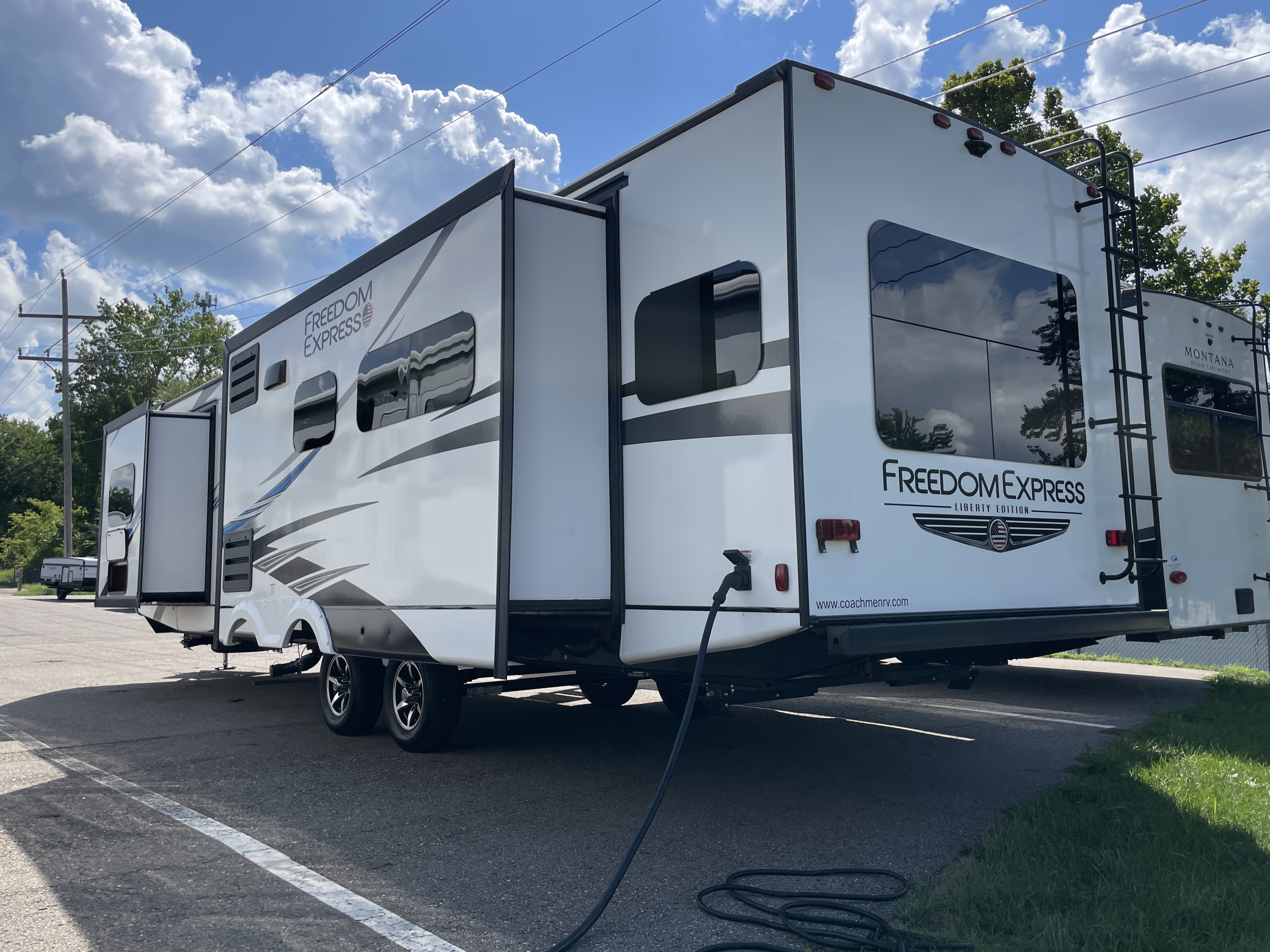 2021 Coachmen Freedom Express Liberty Edition 324R, $ 31,490