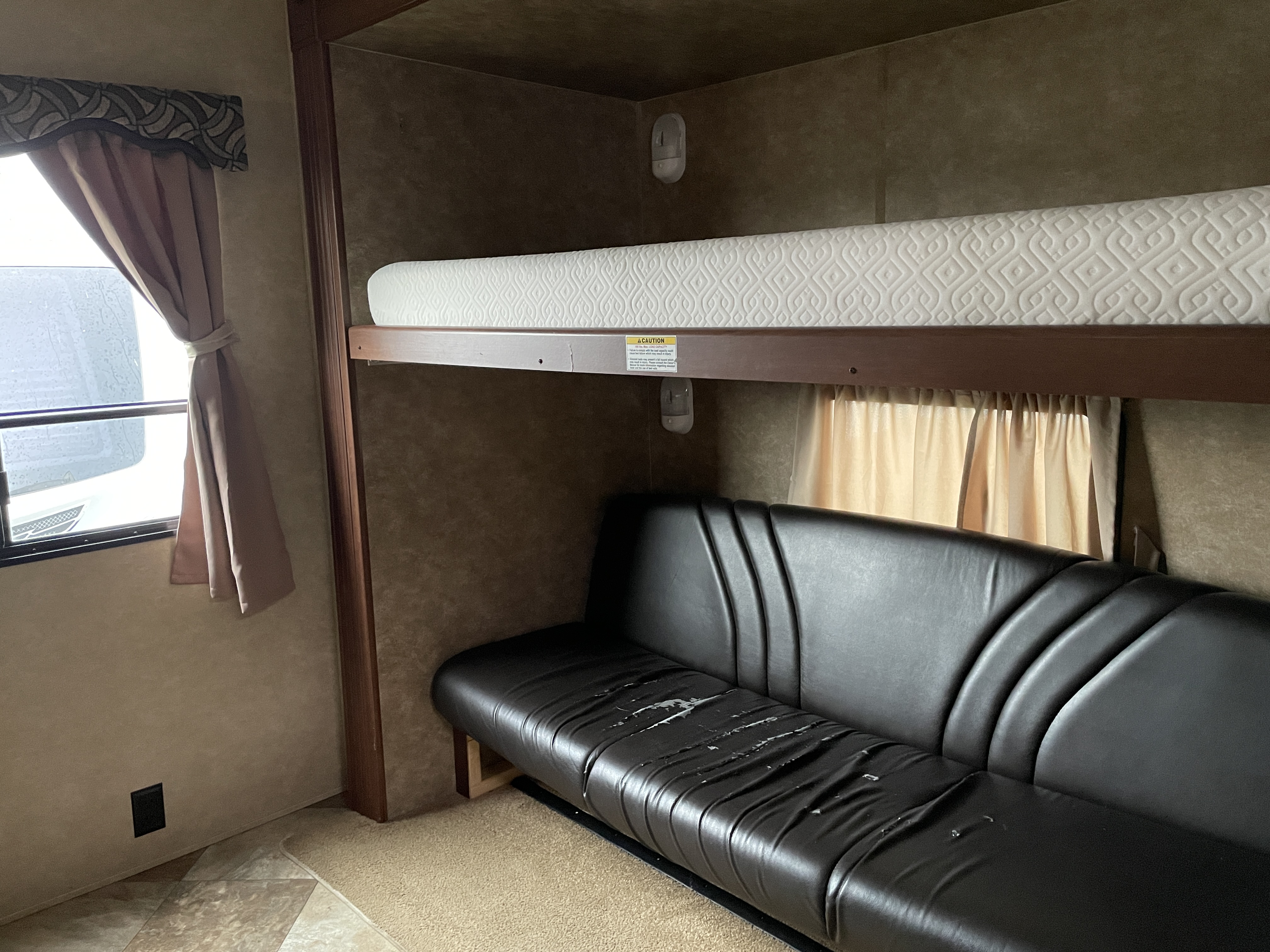 2014 CrossRoads Zinger ZT33BH, $ 13,990