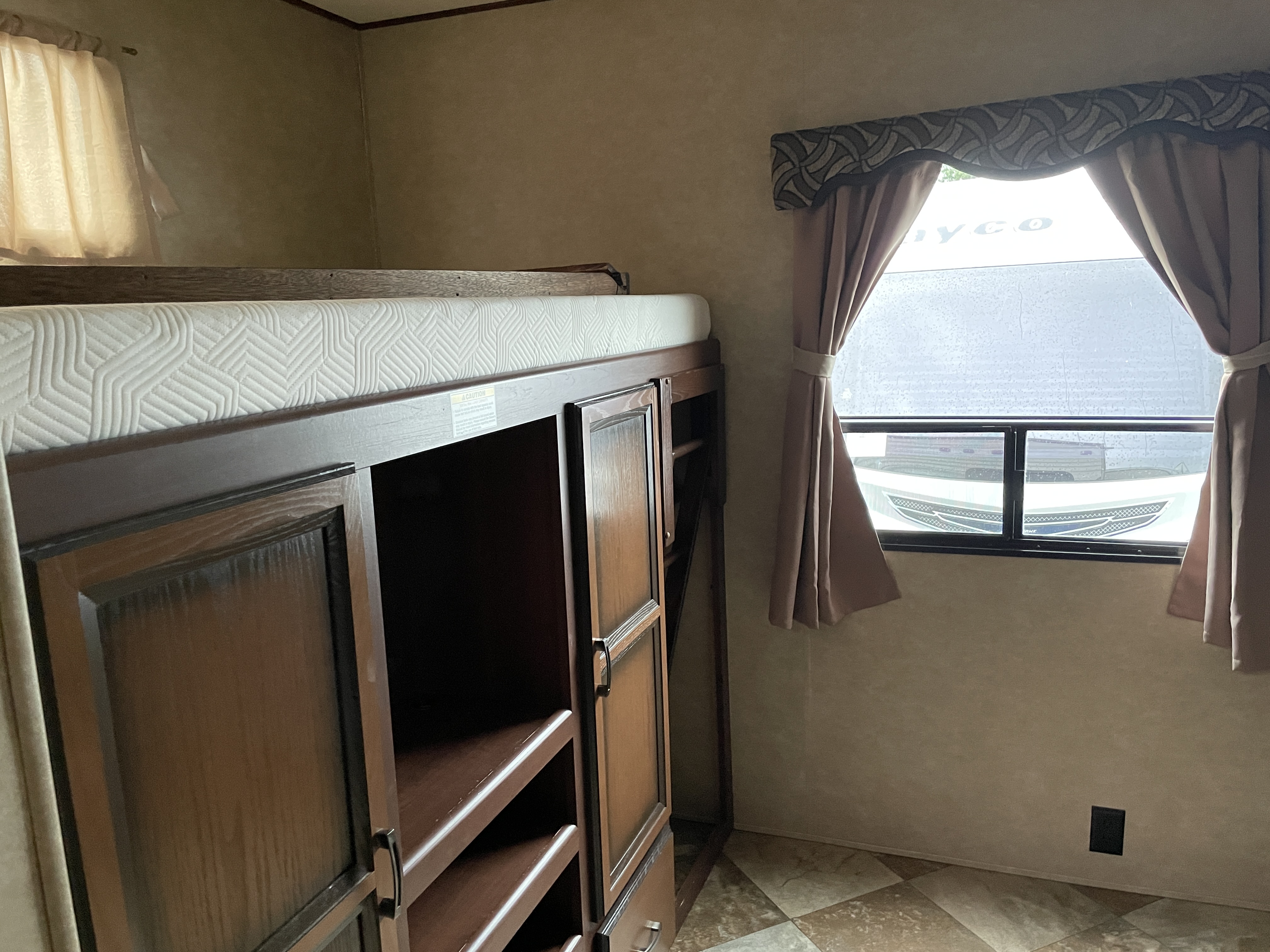 2014 CrossRoads Zinger ZT33BH, $ 13,990