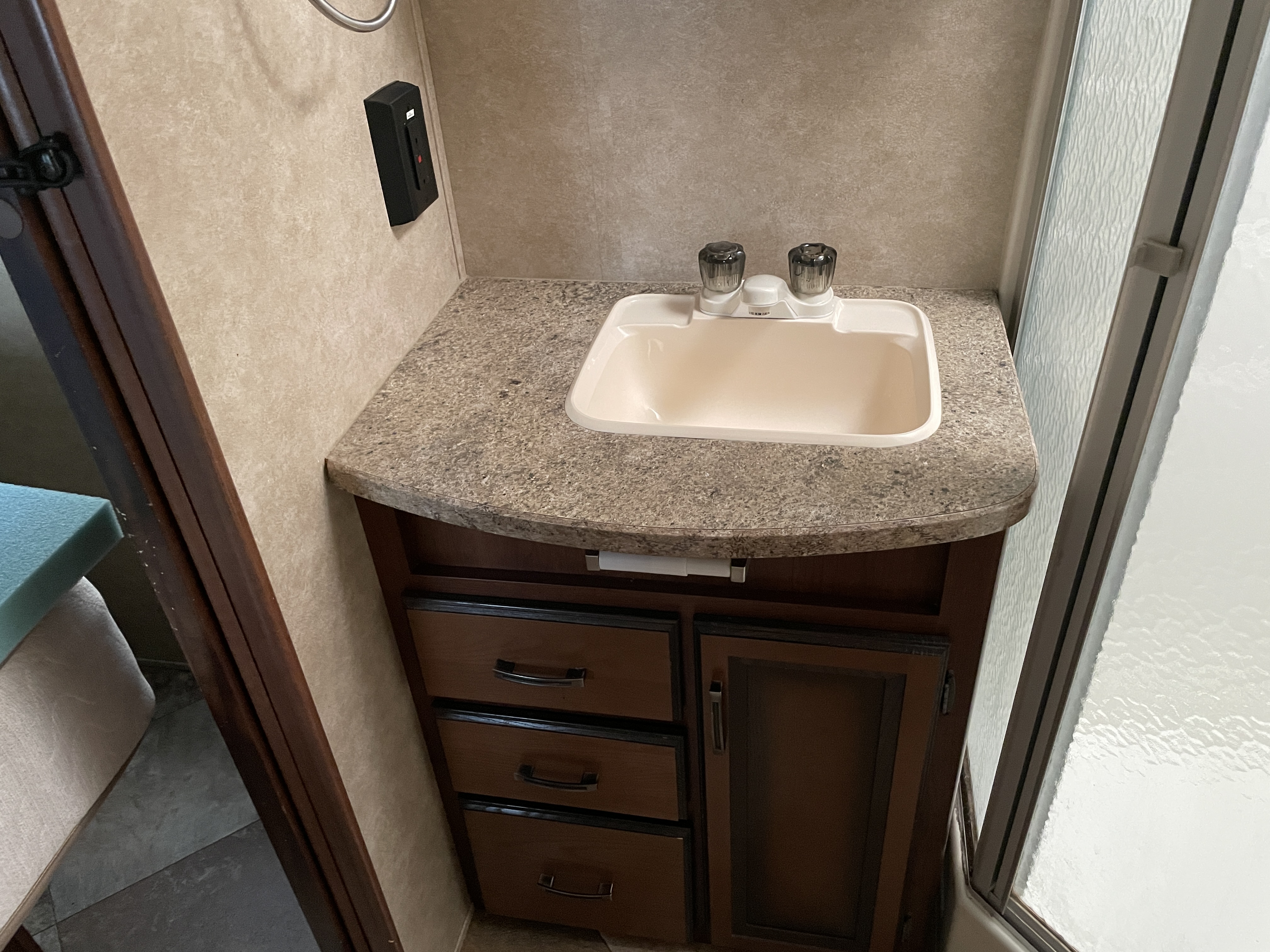 2014 CrossRoads Zinger ZT33BH, $ 13,990