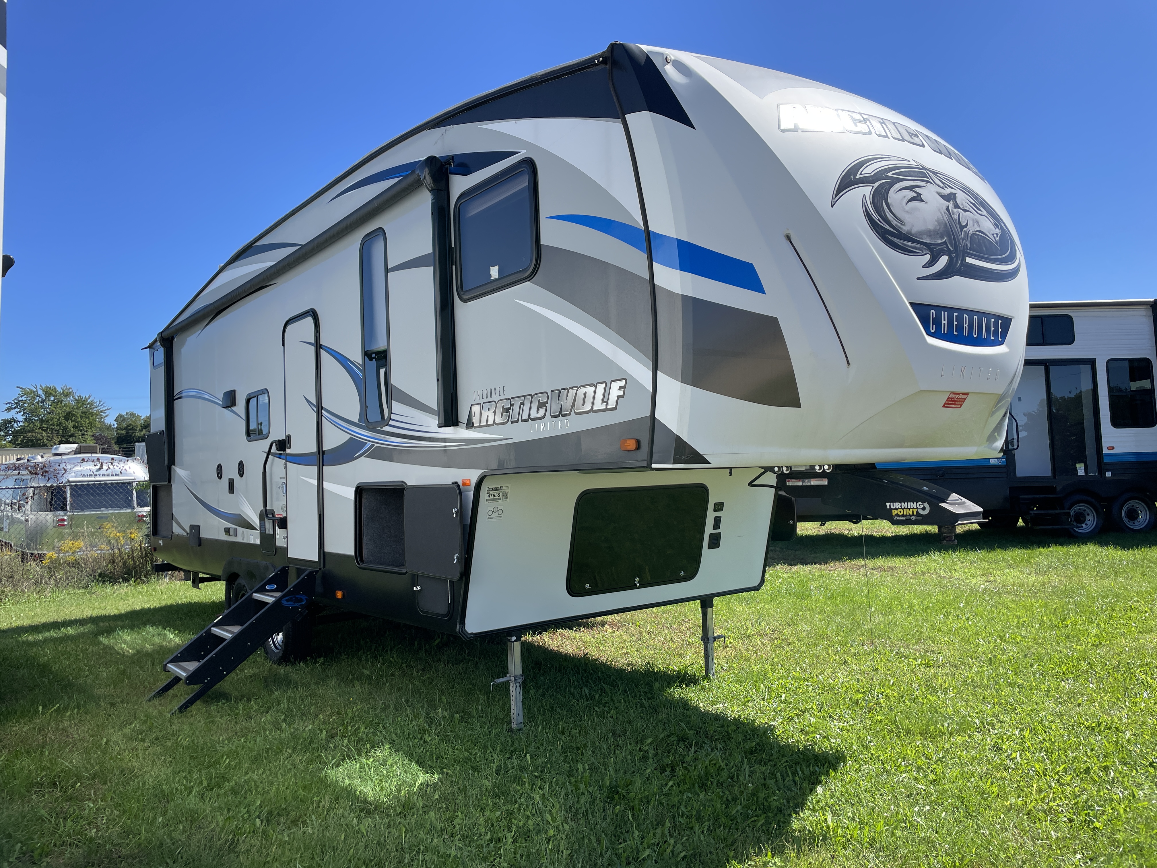 2018 Forest River Cherokee Arctic Wolf 265DBH8, $ 17,990