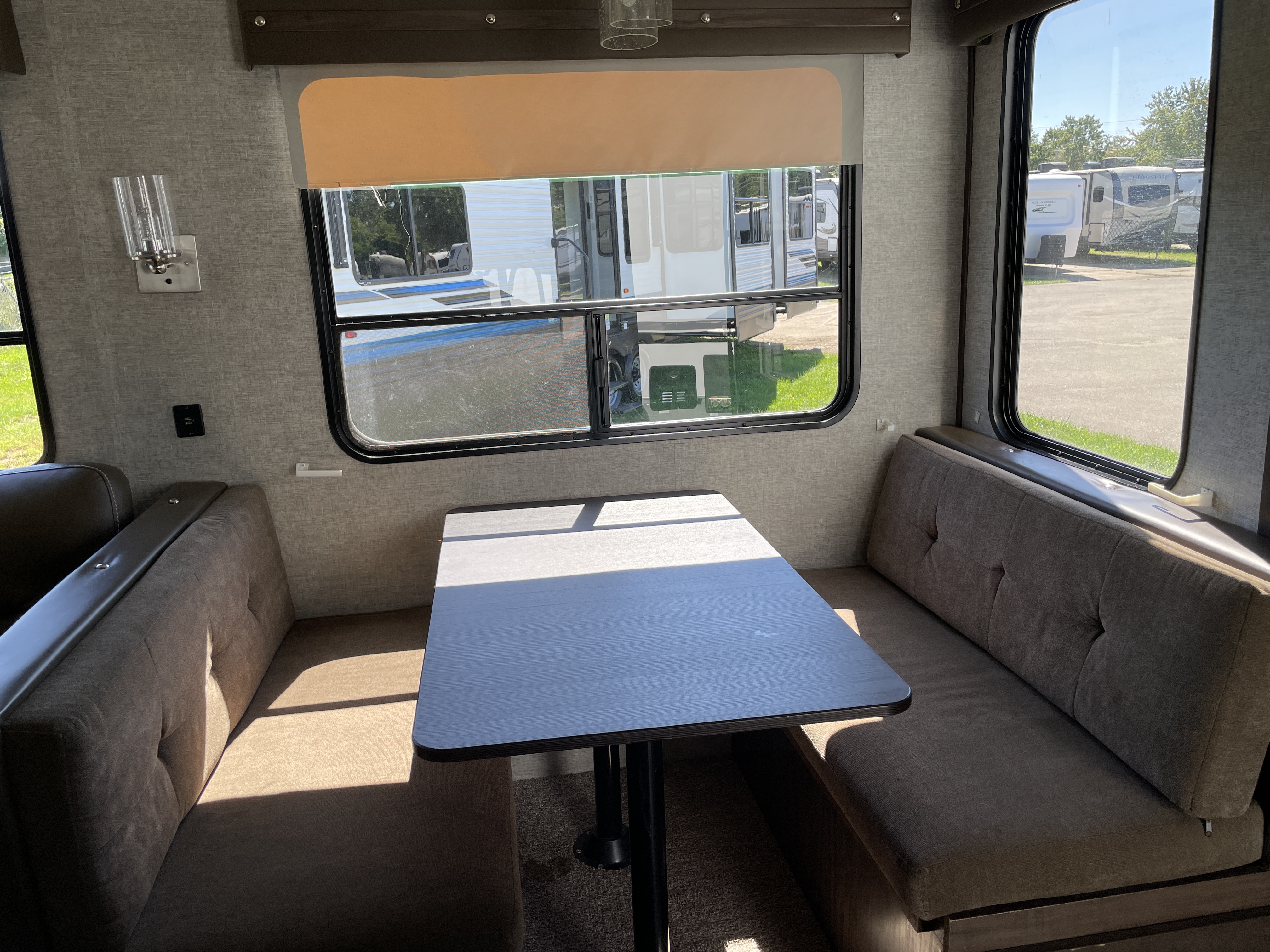 2018 Forest River Cherokee Arctic Wolf 265DBH8, $ 17,990