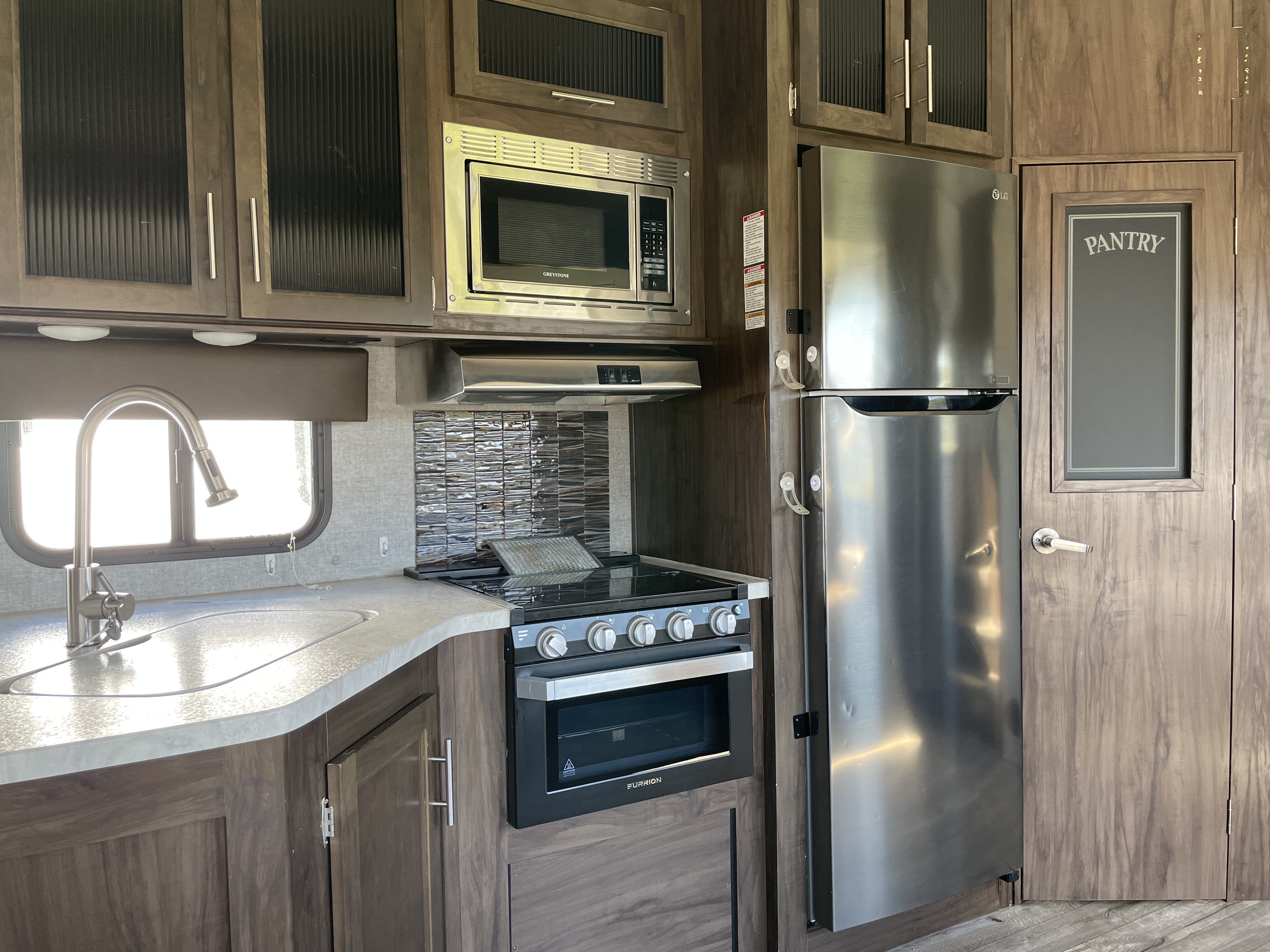 2018 Forest River Cherokee Arctic Wolf 265DBH8, $ 17,990