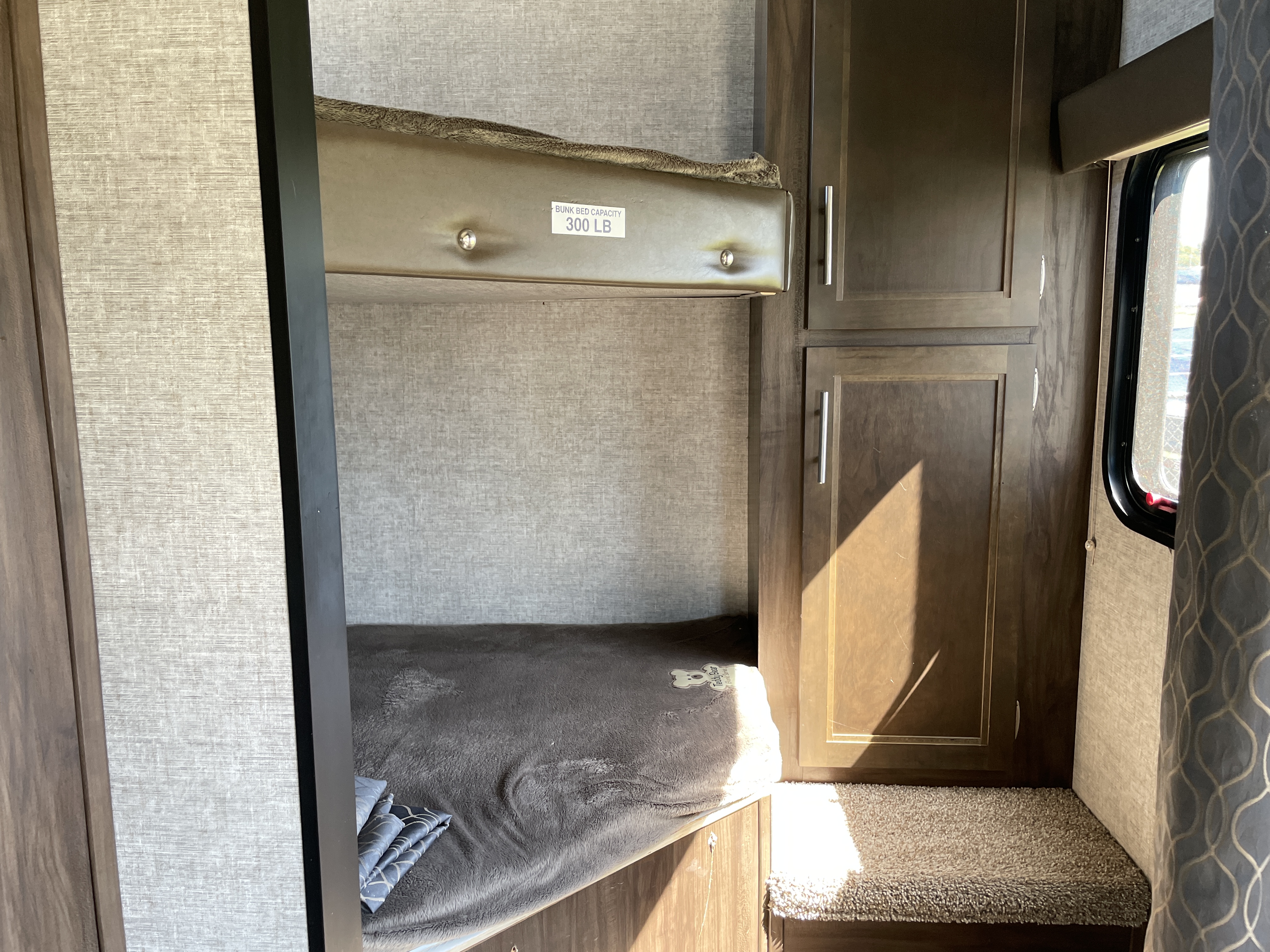 2018 Forest River Cherokee Arctic Wolf 265DBH8, $ 17,990