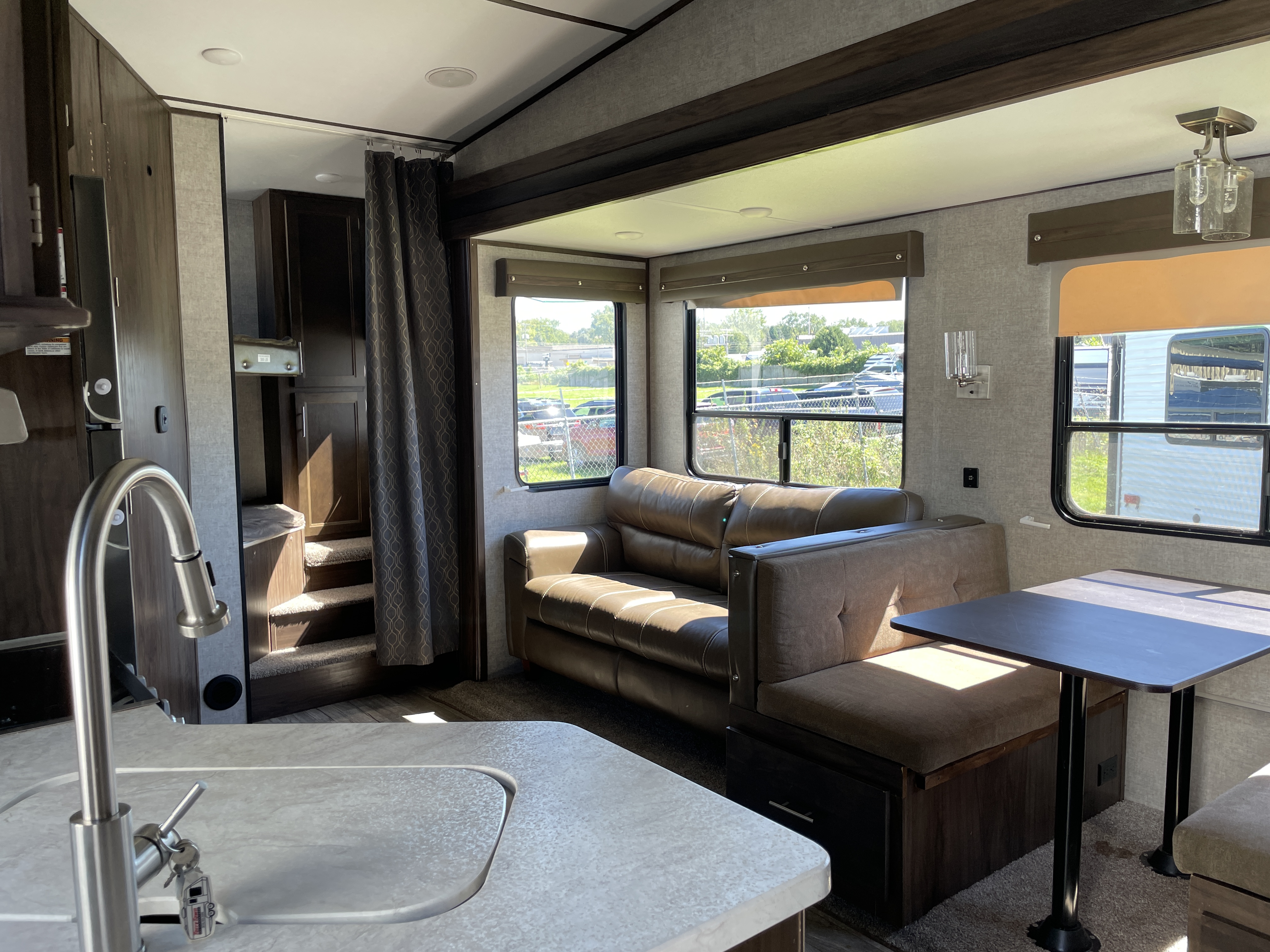 2018 Forest River Cherokee Arctic Wolf 265DBH8, $ 17,990