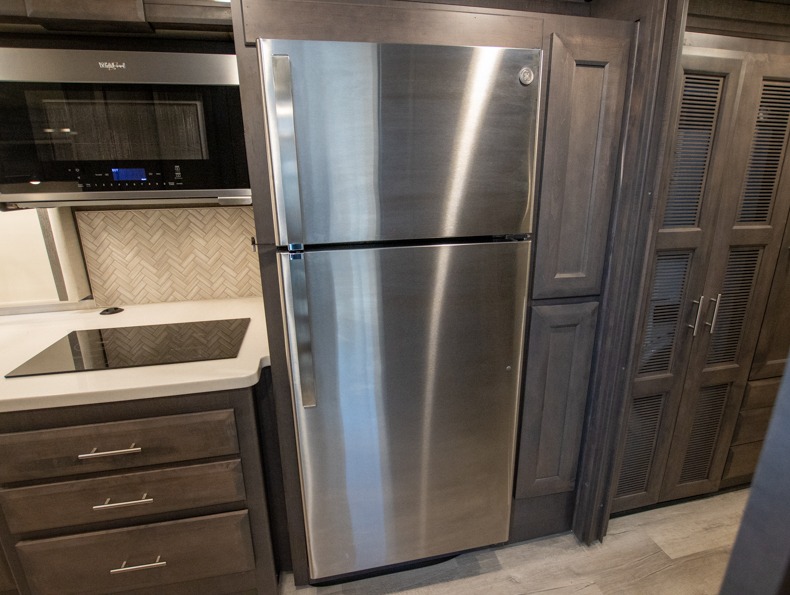 2022 Thor Motor Coach Palazzo 37.4, $ 159,995
