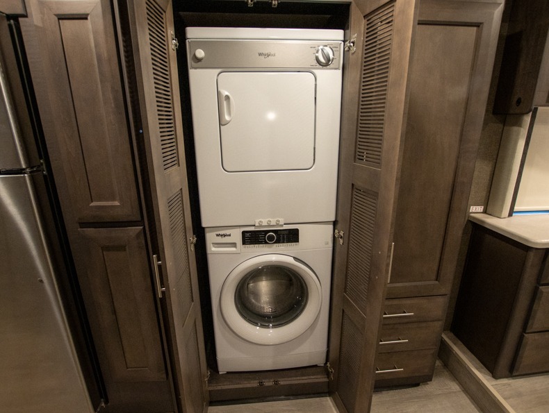 2022 Thor Motor Coach Palazzo 37.4, $ 159,995