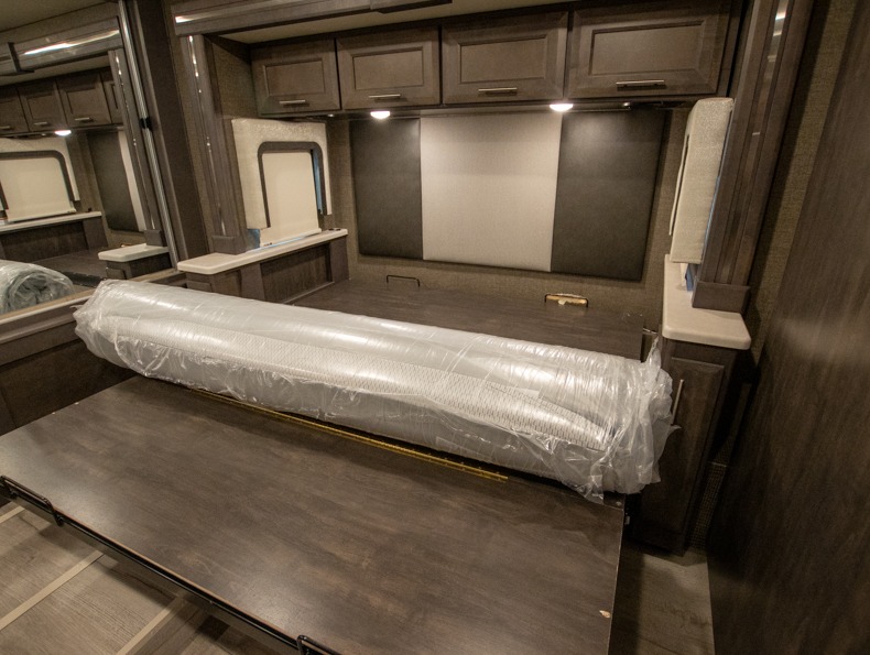 2022 Thor Motor Coach Palazzo 37.4, $ 159,995