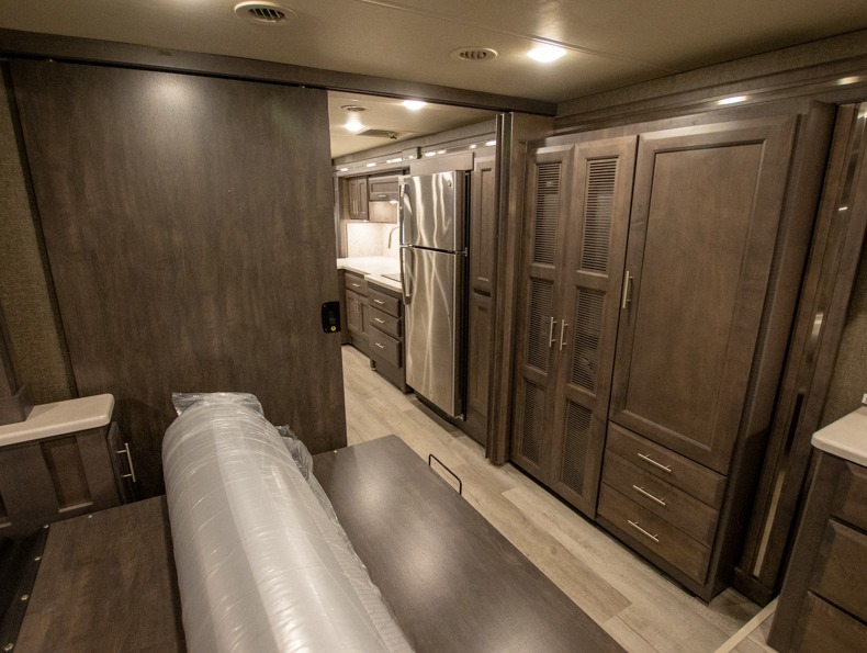 2022 Thor Motor Coach Palazzo 37.4, $ 159,995