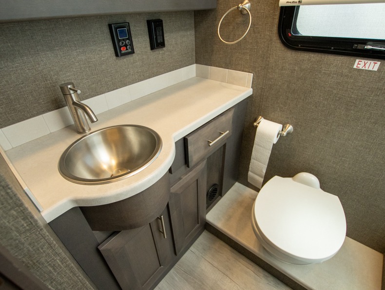 2022 Thor Motor Coach Palazzo 37.4, $ 159,995
