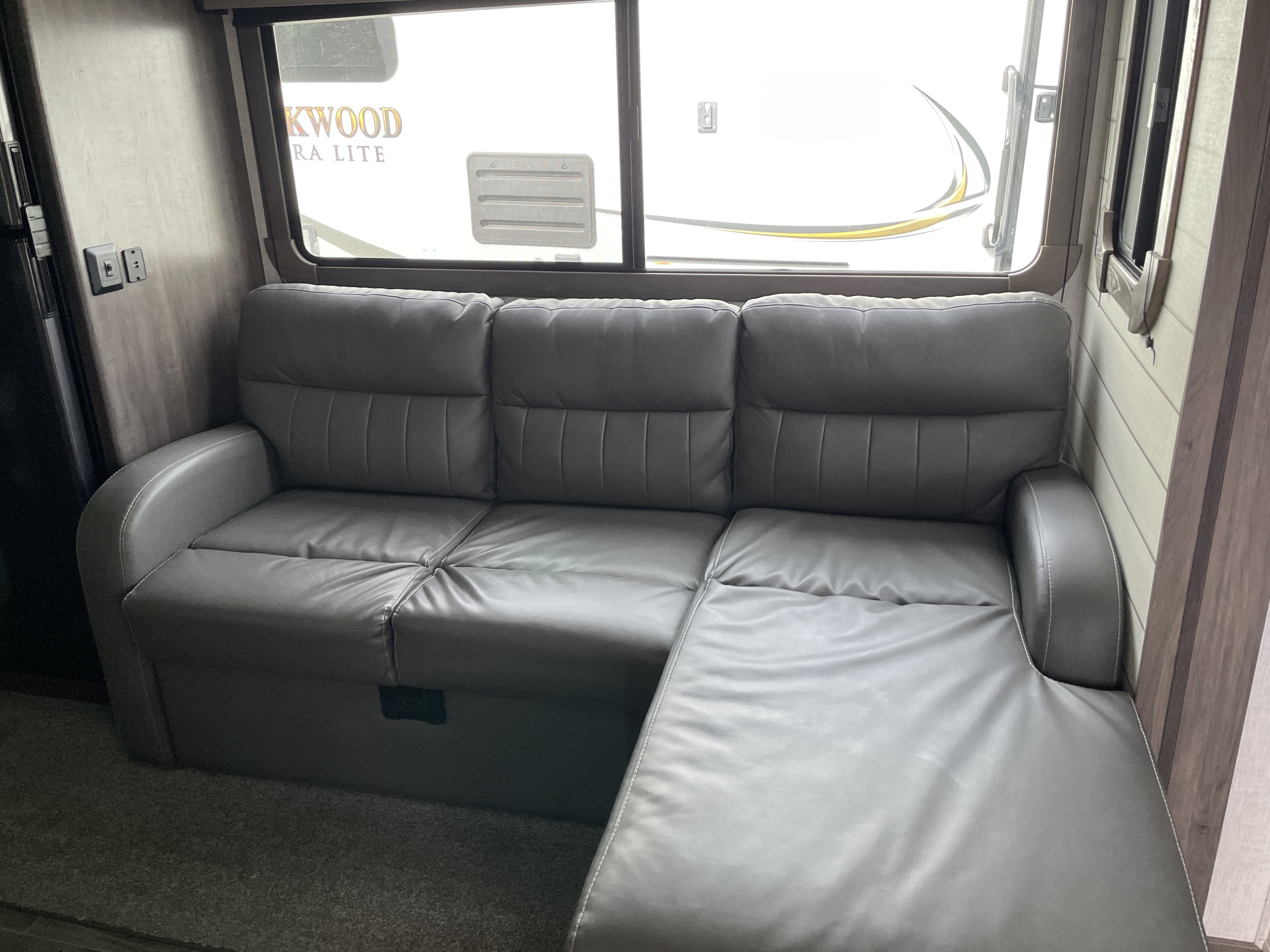 2021 CrossRoads Sunset Trail Super Lite SS222RB, $ 20,990