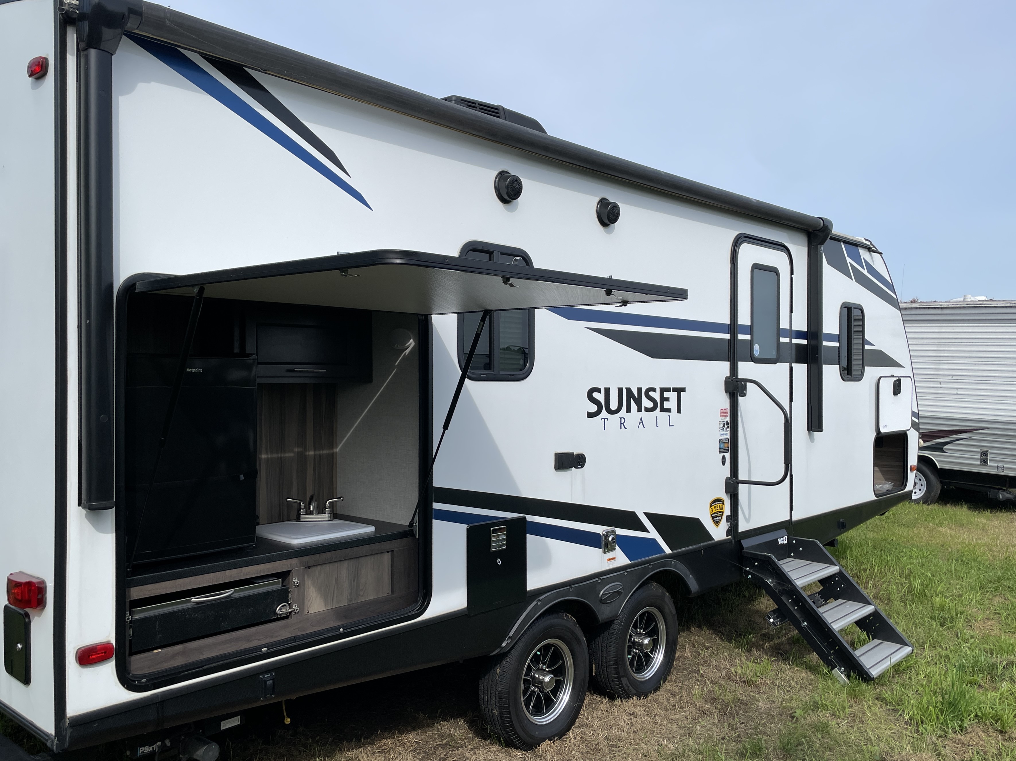 2021 CrossRoads Sunset Trail Super Lite SS222RB, $ 20,990