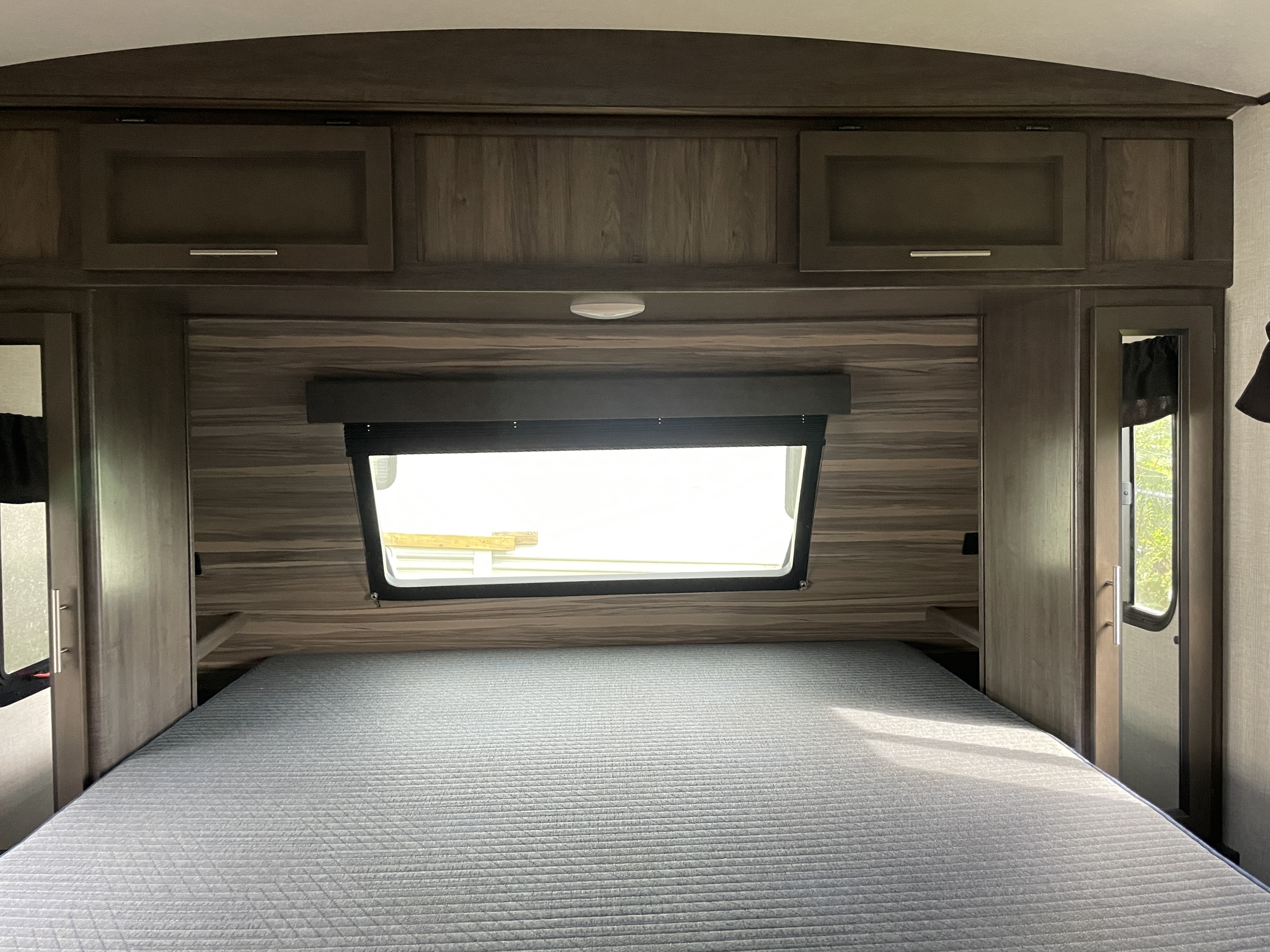 2021 CrossRoads Sunset Trail Super Lite SS222RB, $ 20,990