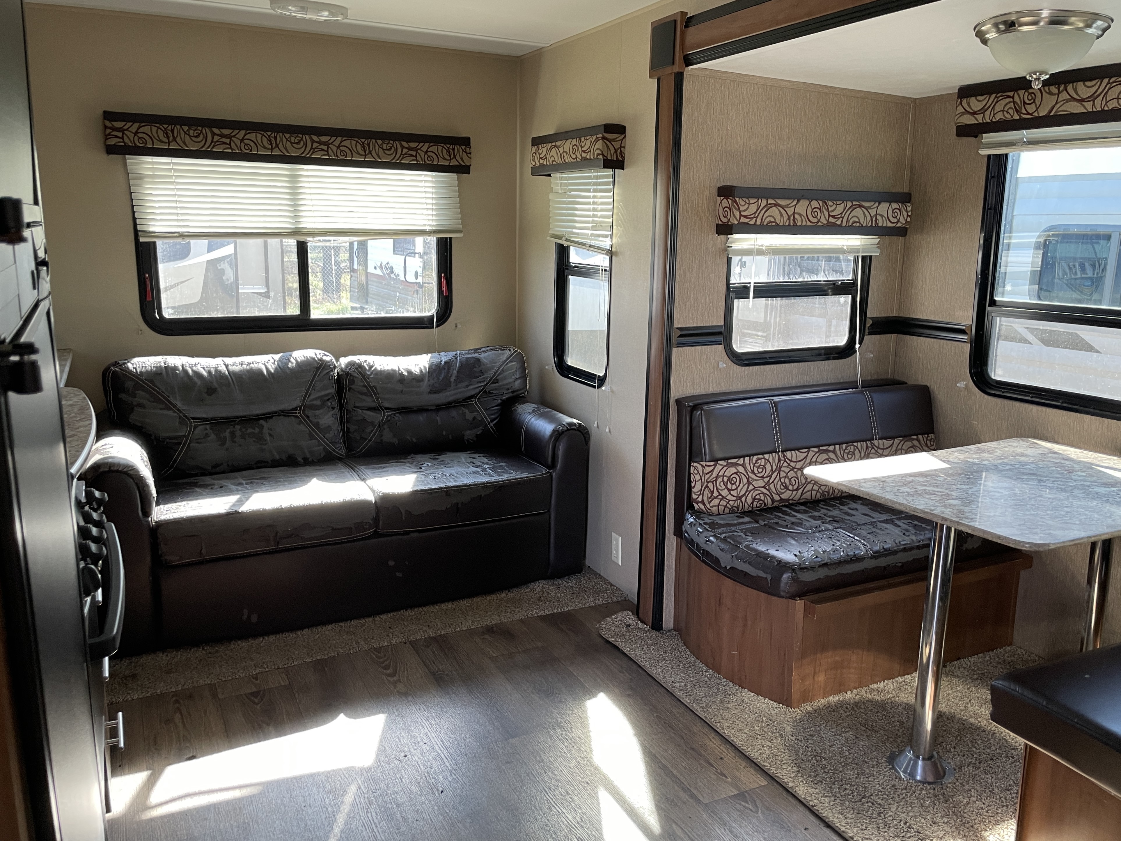2015 Dutchmen Aspen Trail 2460RLS, $ 6,995