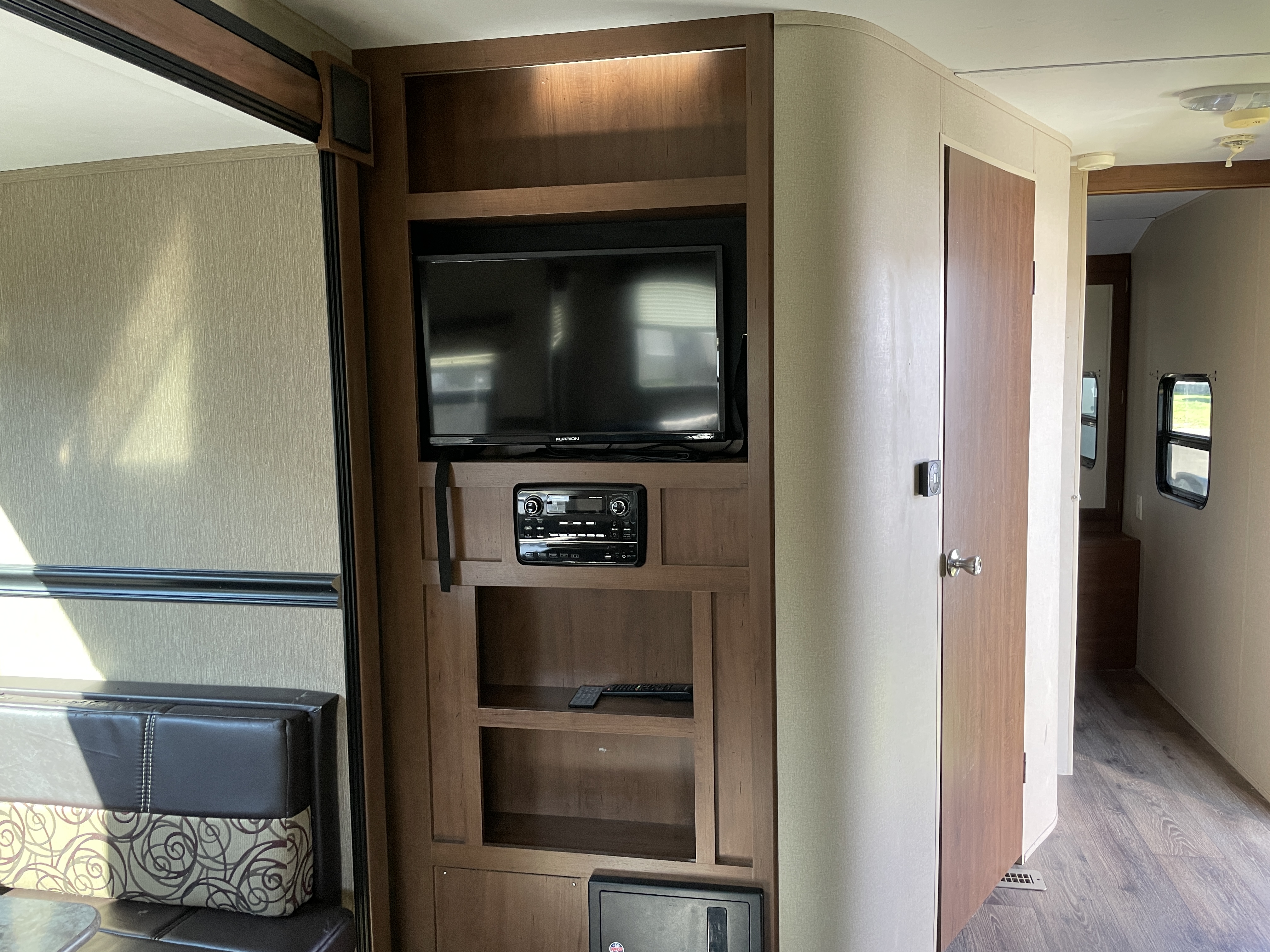 2015 Dutchmen Aspen Trail 2460RLS, $ 6,995