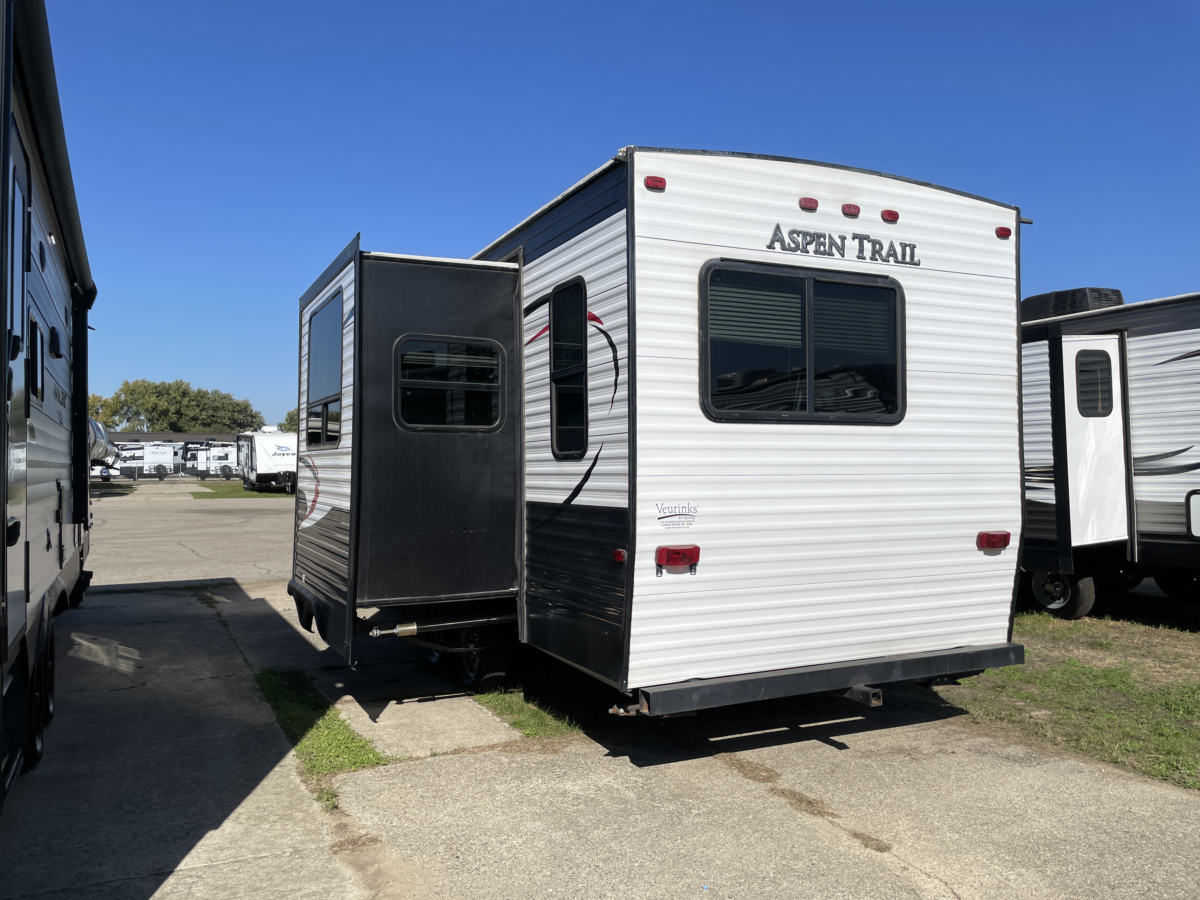 2015 Dutchmen Aspen Trail 2460RLS, $ 6,995