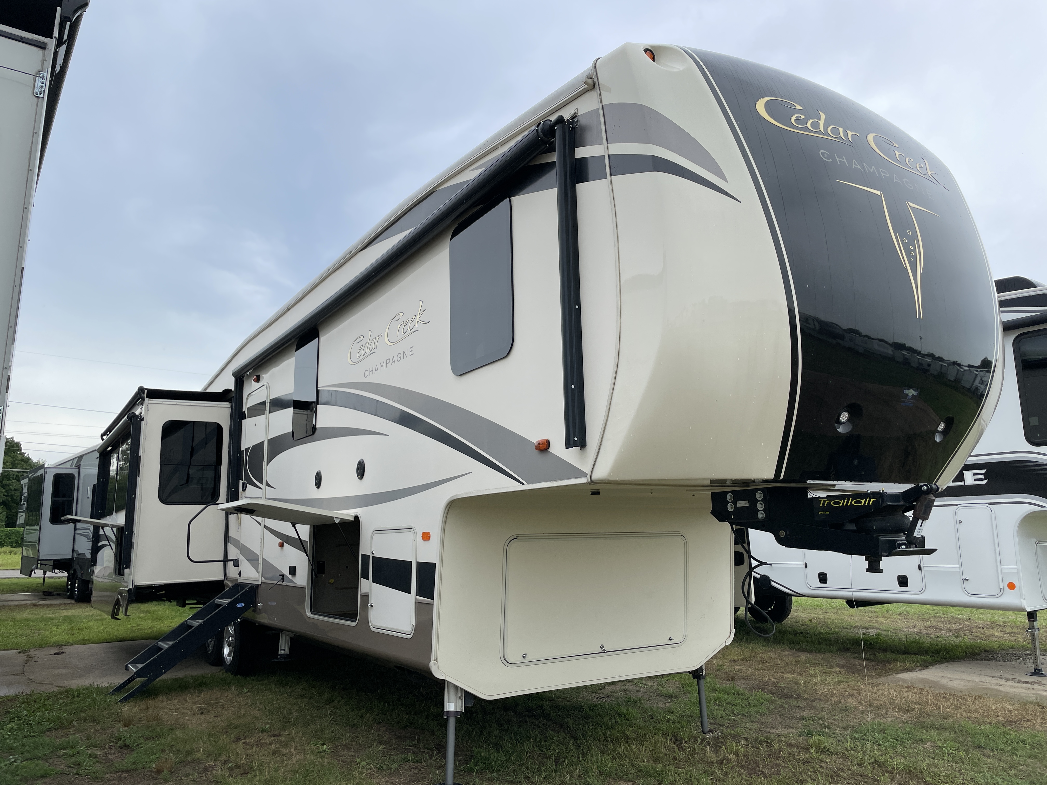 2018 Forest River Cedar Creek Champagne Edition 38, $ 41,490