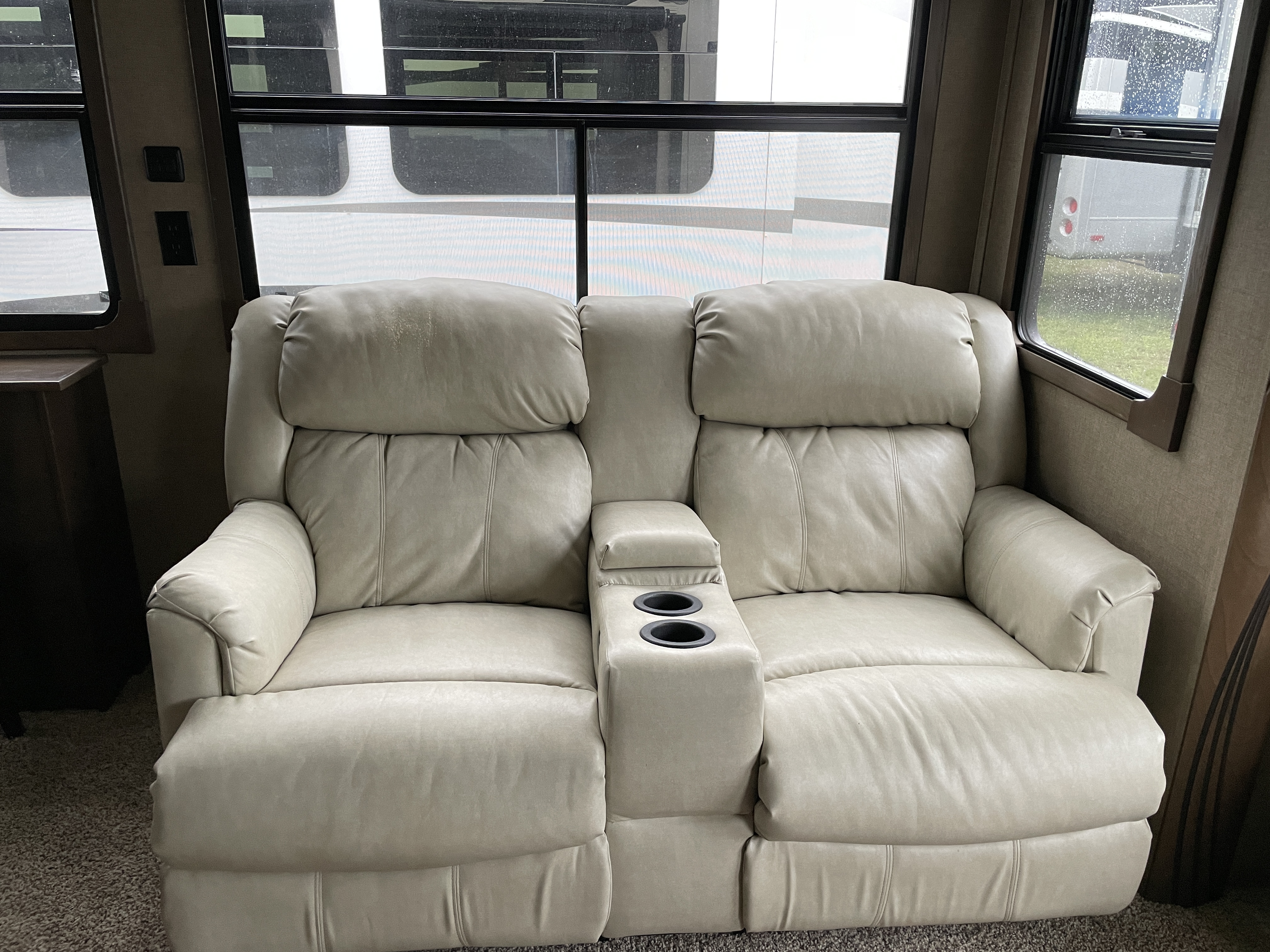 2018 Forest River Cedar Creek Champagne Edition 38, $ 41,490