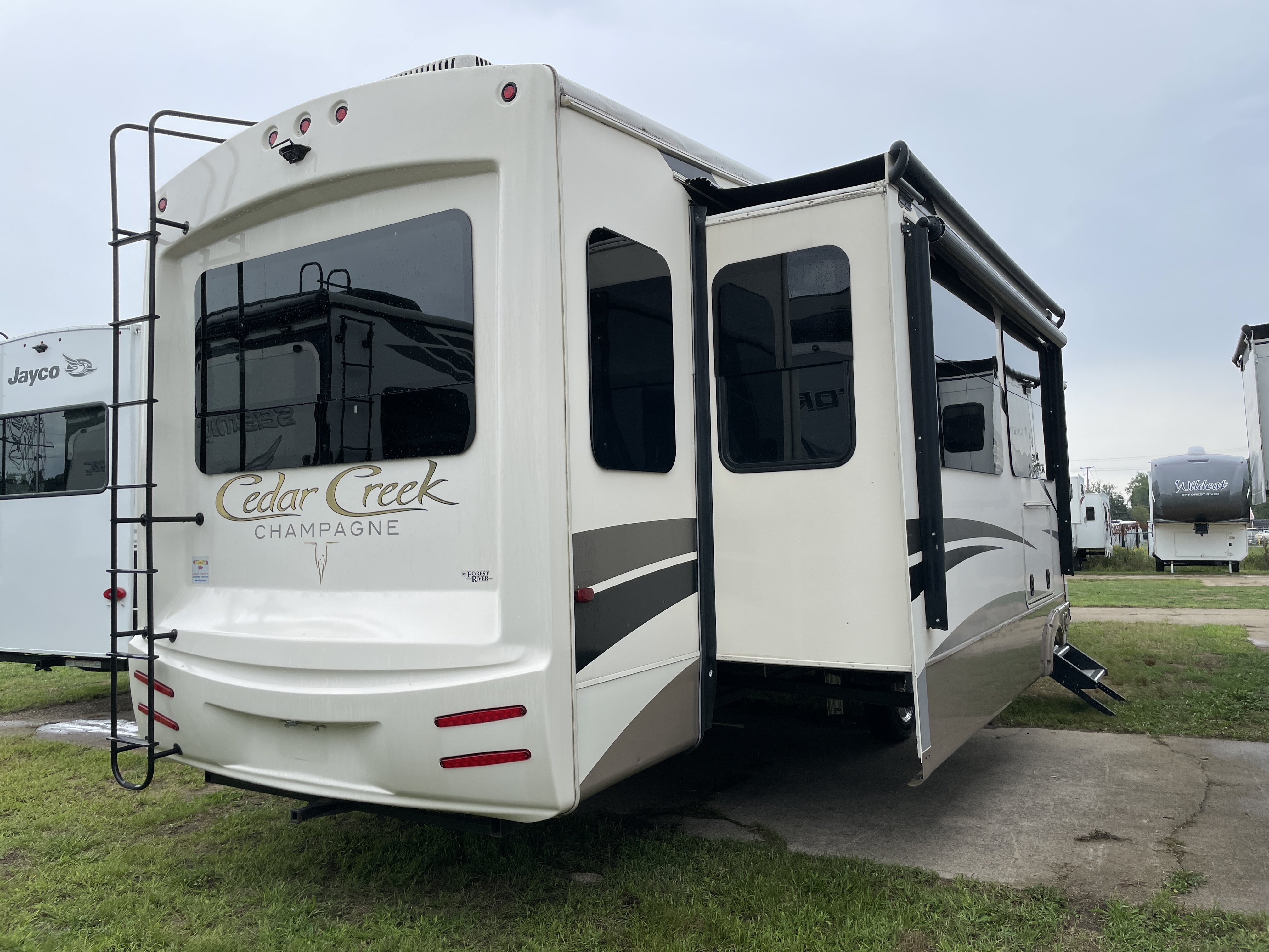 2018 Forest River Cedar Creek Champagne Edition 38, $ 41,490