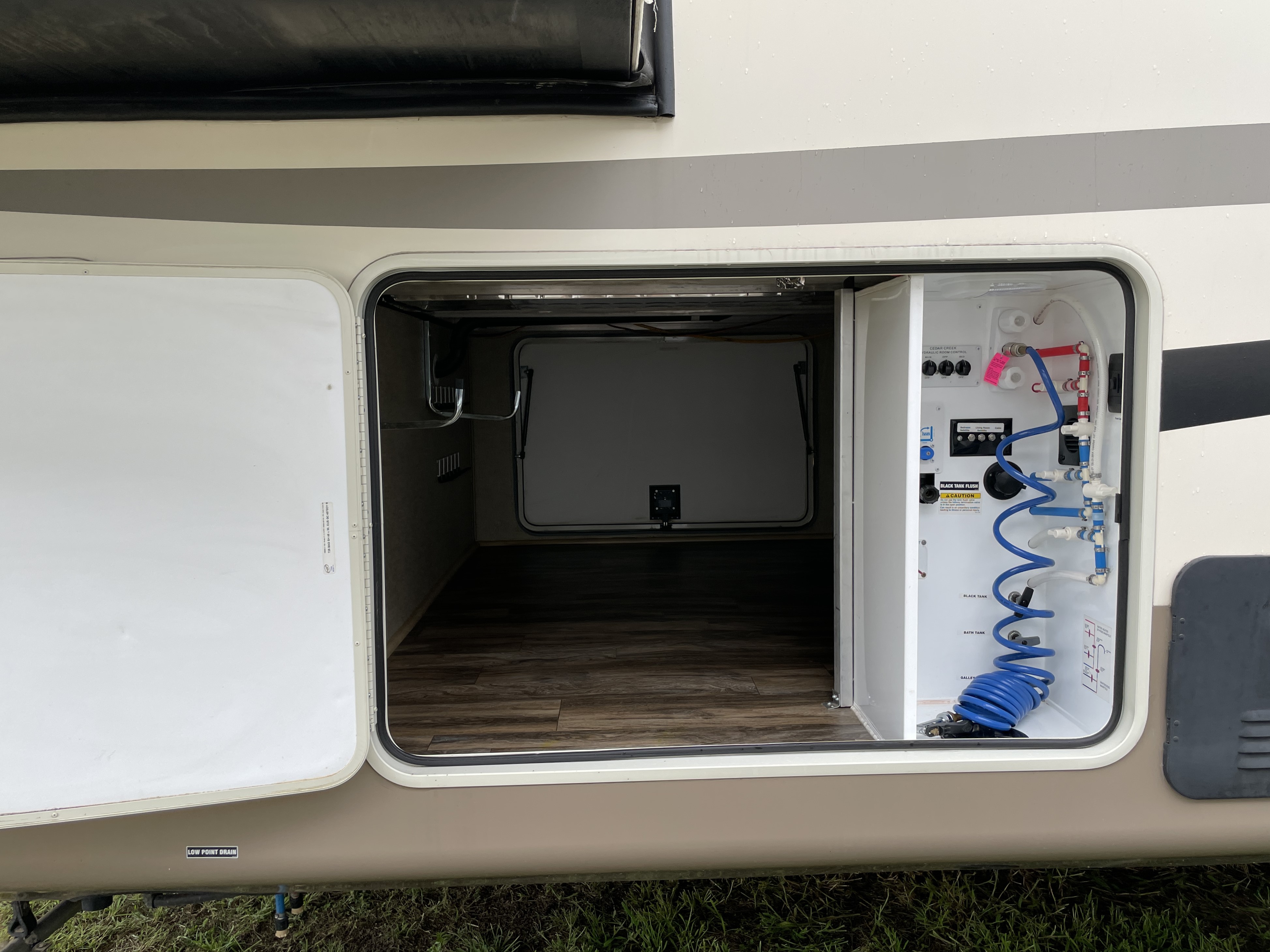 2018 Forest River Cedar Creek Champagne Edition 38, $ 41,490